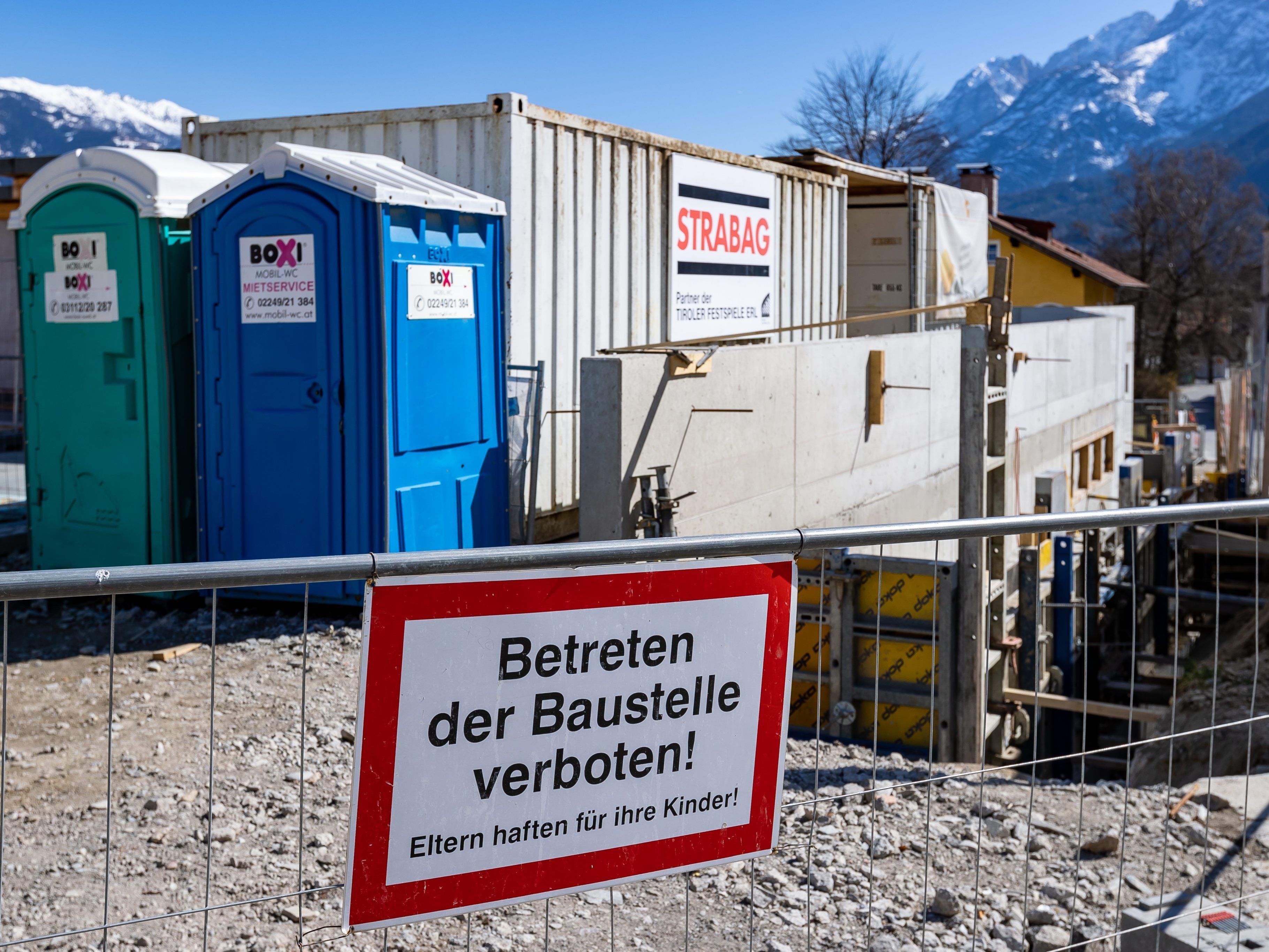 Auch in der Corona-Krise soll die Arbeit auf Baustellen weitergehen.