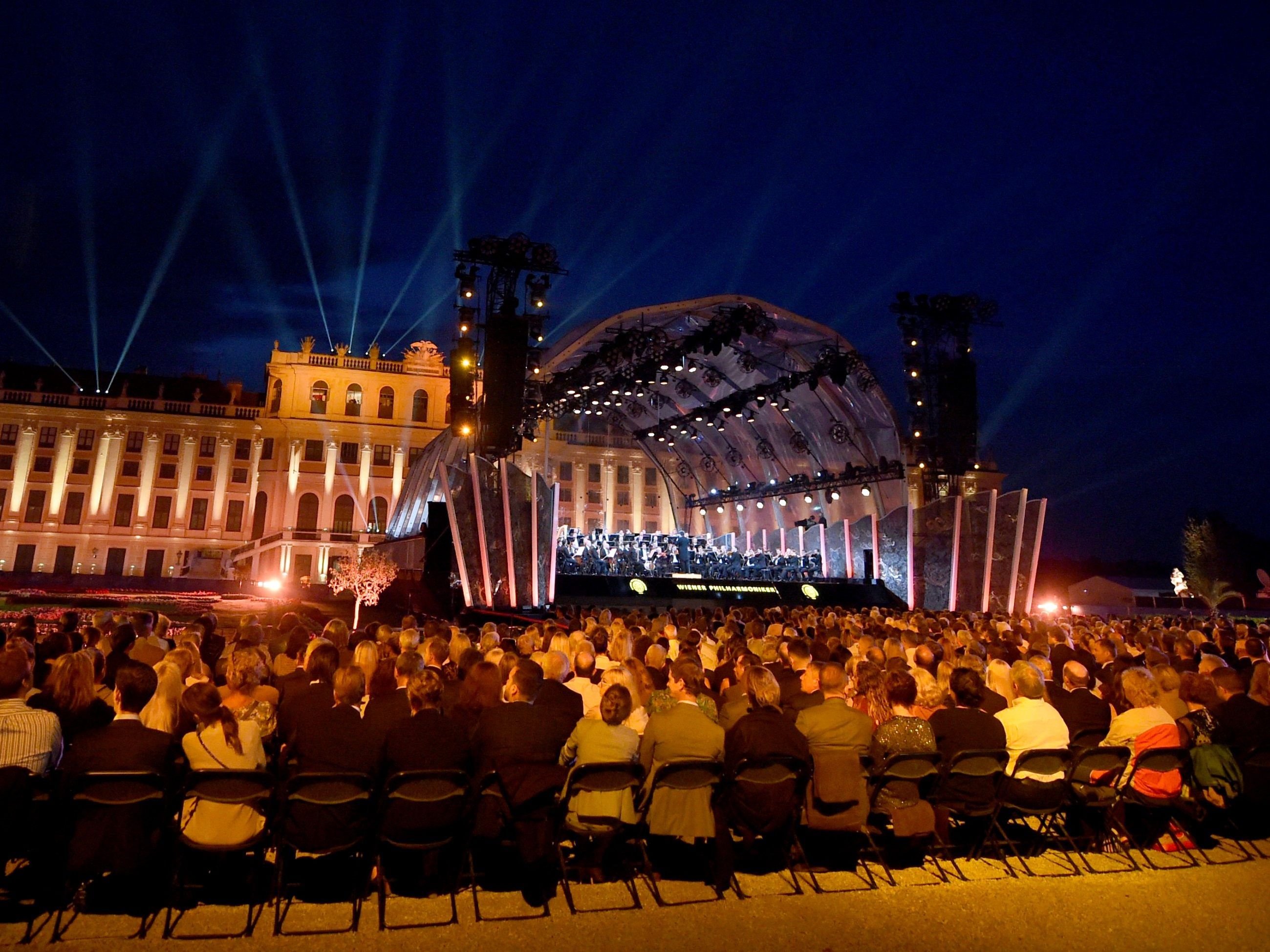 Das traditionelle Sommernachtskonzert vor dem Schloss Schönbrunn wurde auf September verschoben. Das traditionelle Sommernachtskonzert vor dem Schloss Schönbrunn wurde auf September verschoben.