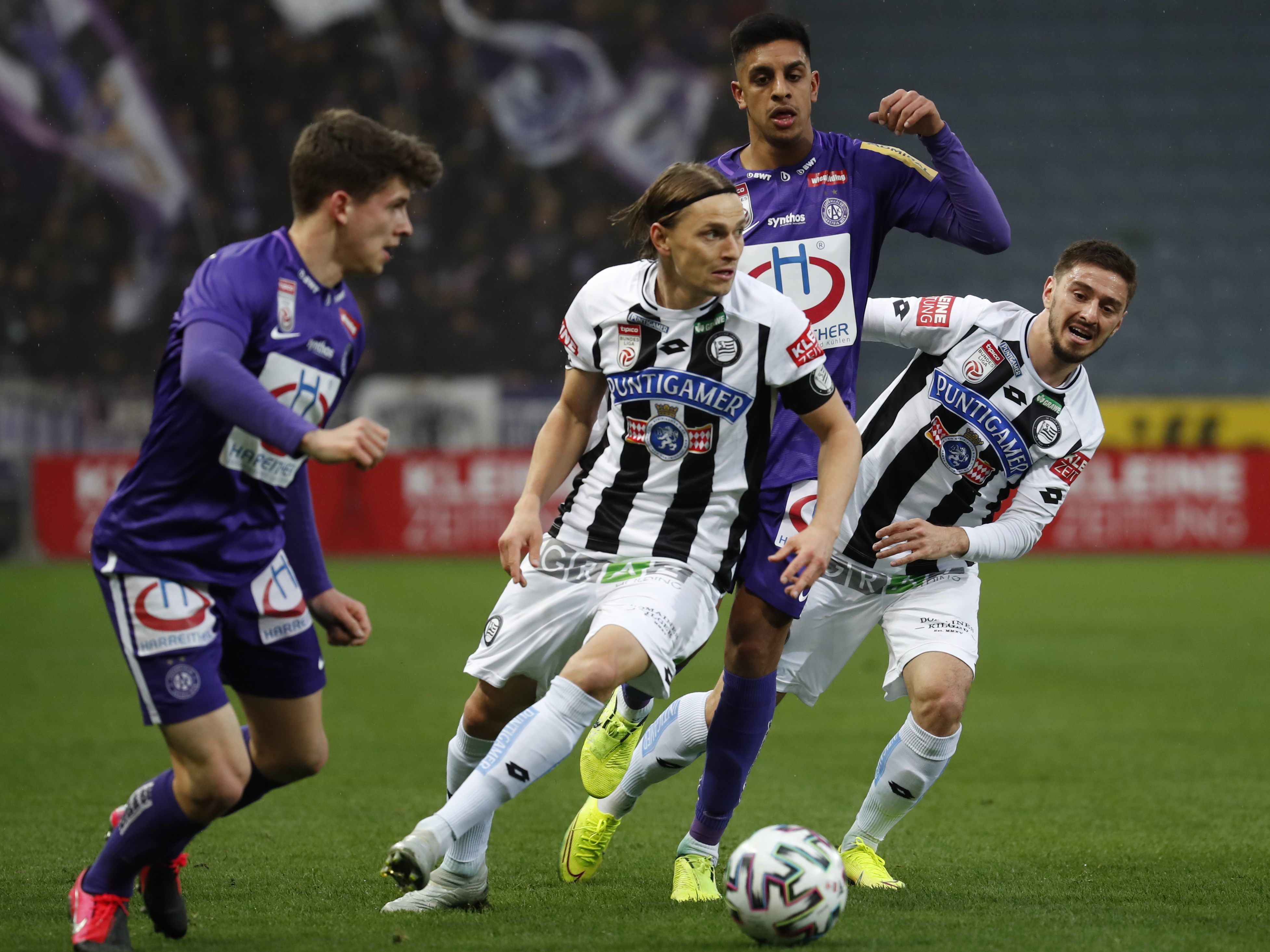 Die Wiener Austria verpasst die Meisterrunde in der Fußball-Bundesliga. Die Wiener Austria verpasst die Meisterrunde in der Fußball-Bundesliga.