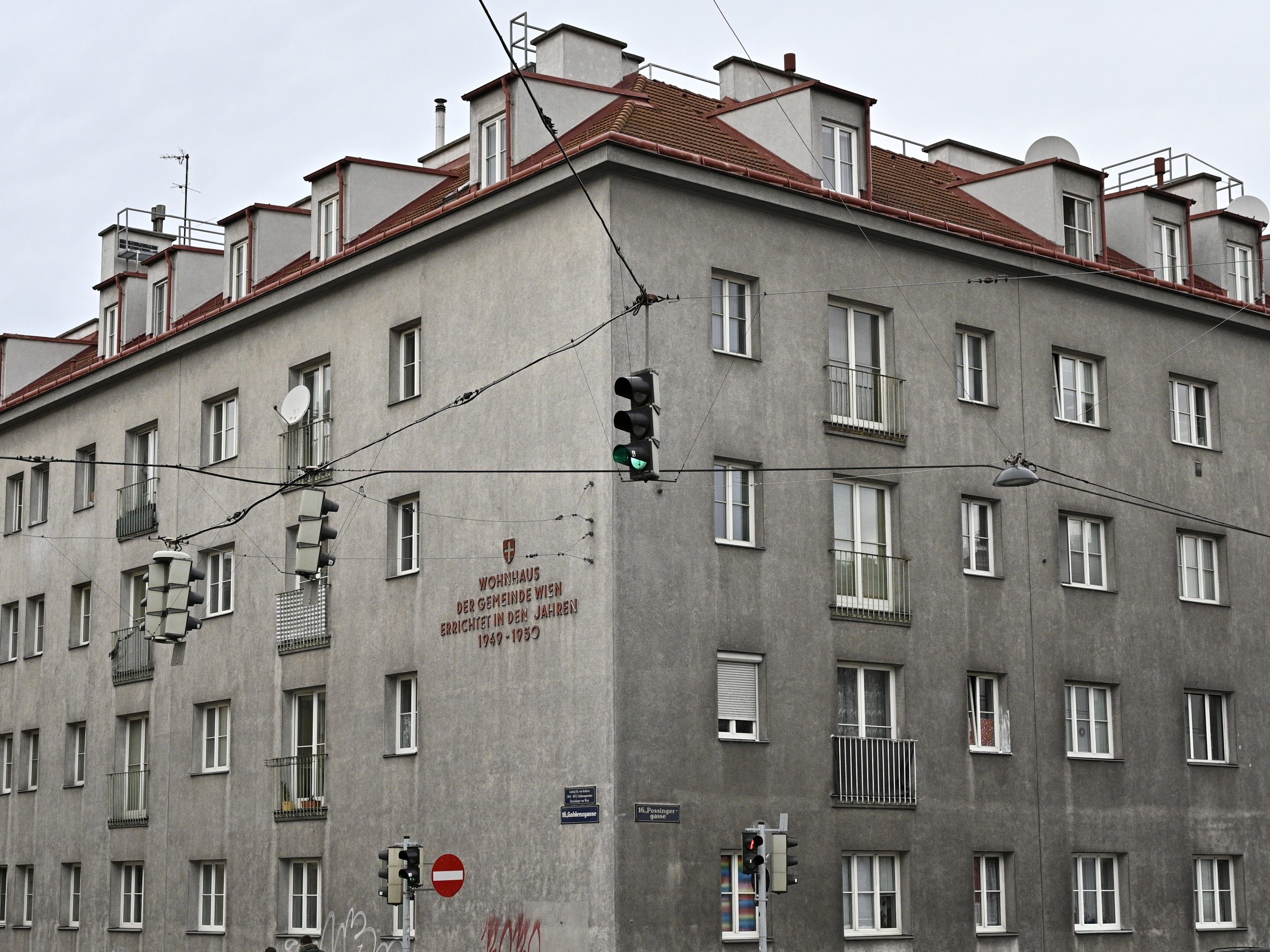 Das Mädchen ist nach einem Fenstersturz außer Lebensgefahr. Das Mädchen ist nach einem Fenstersturz außer Lebensgefahr.