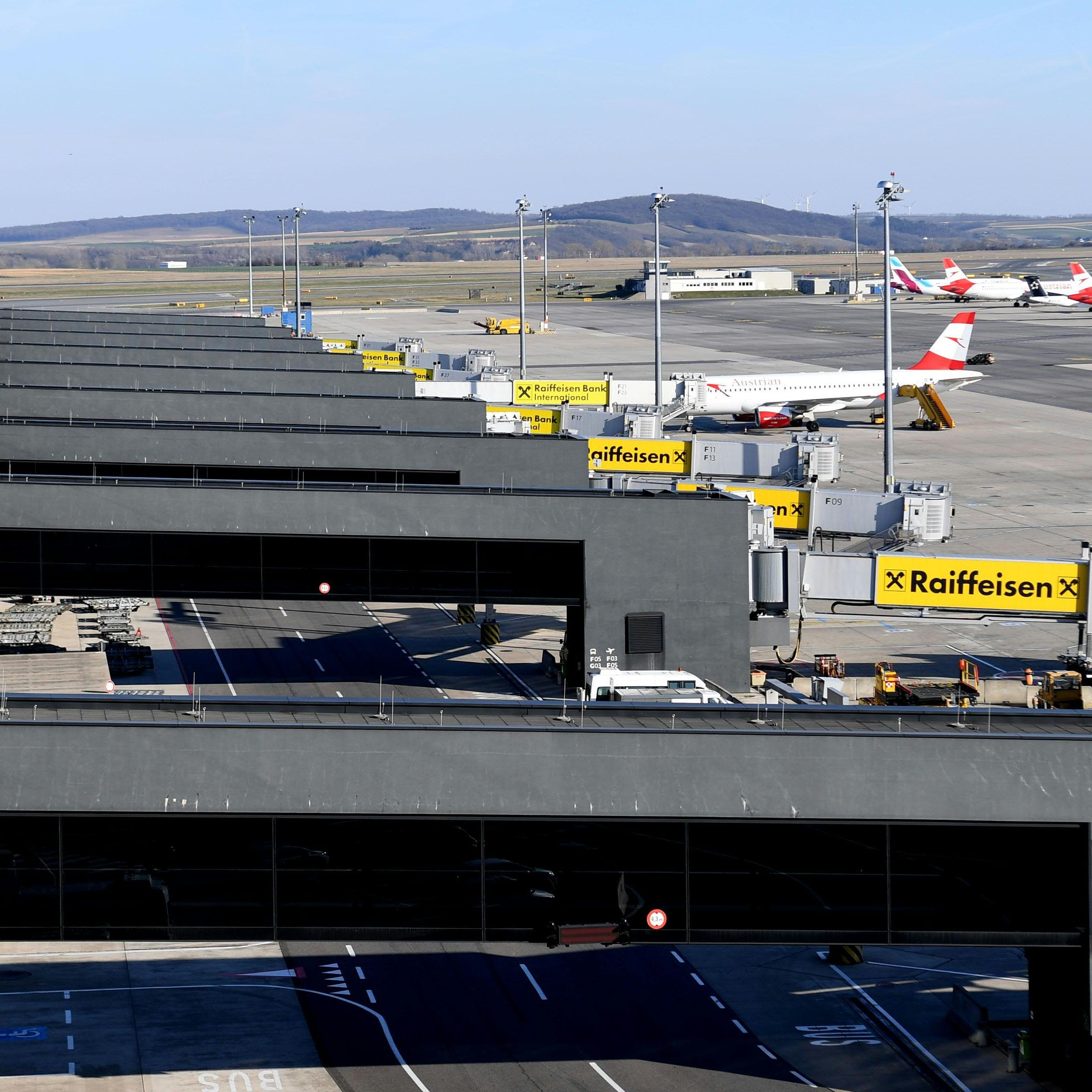 Der Flughafen Wien stellt auf Notbetrieb um, nachdem AUA und Laudamotion keine Linienflüge mehr durchführen.