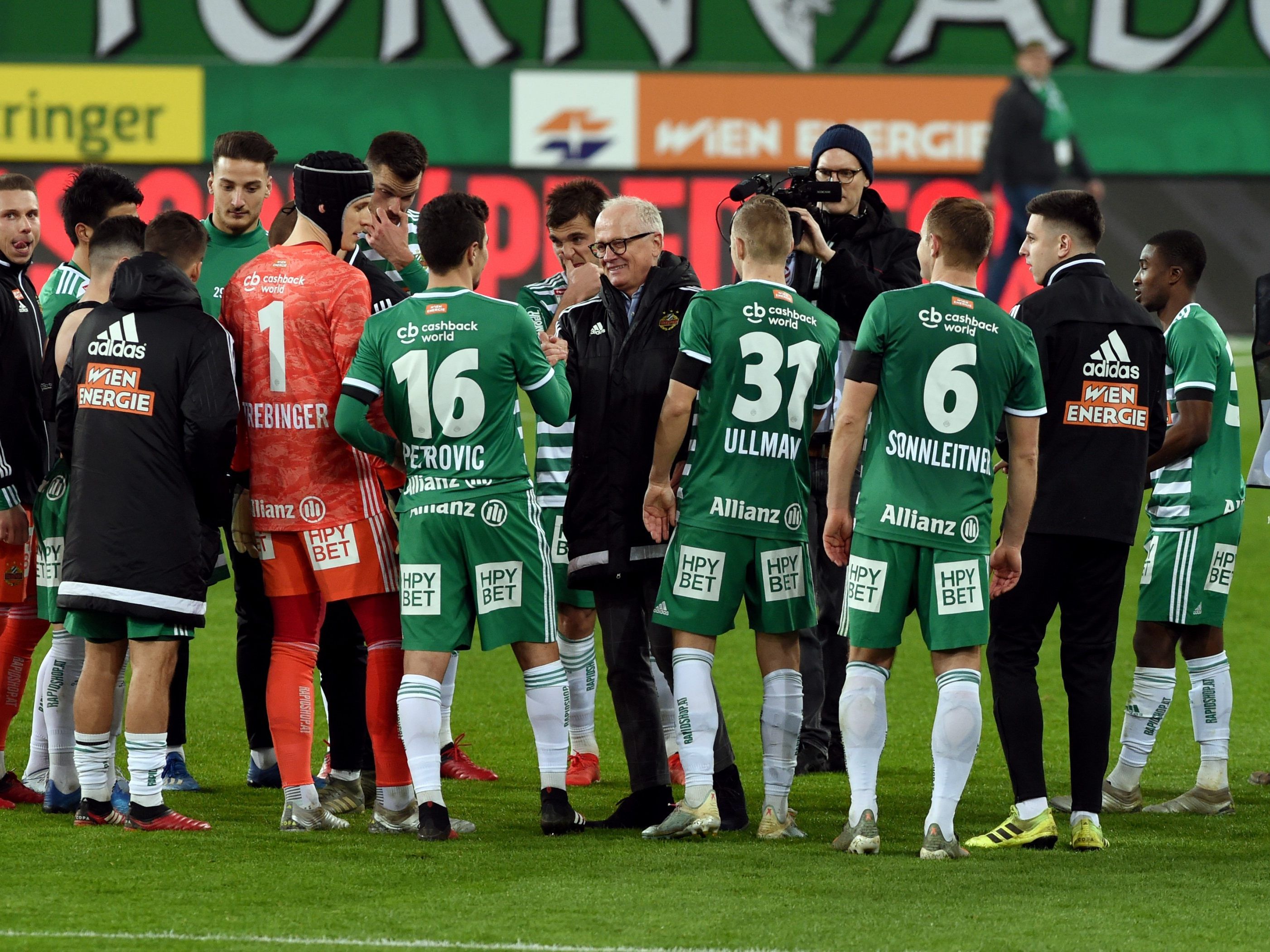 Auch der SK Rapid Wien stellt uaf Kurzarbeit um.