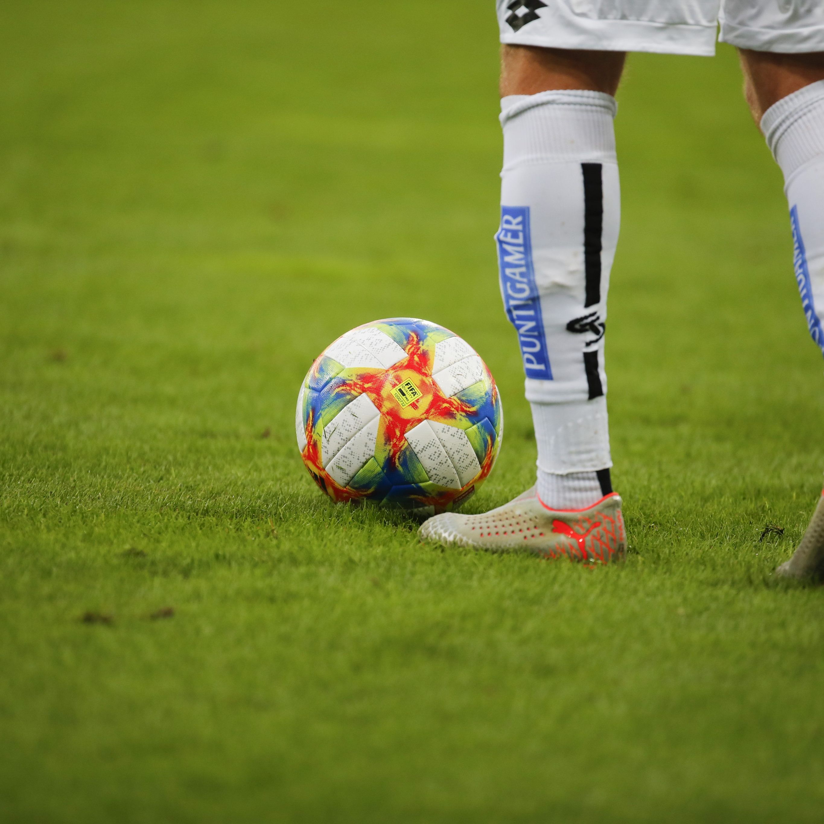 Auch bei der Fußball-Bundesliga könnte es zu Kurzarbeit kommen.