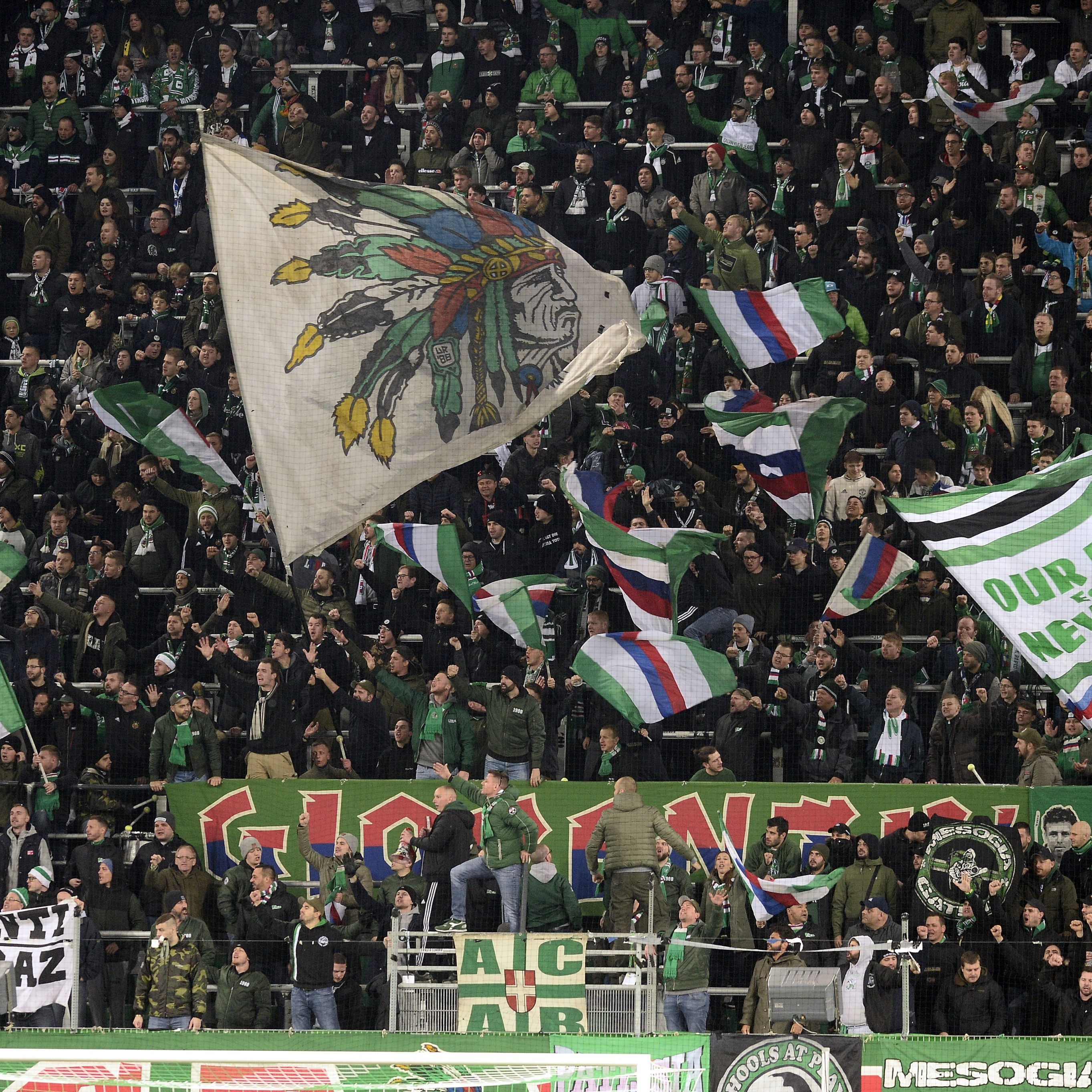 Rapid Wien bietet nun eigene Schutzmasken an.