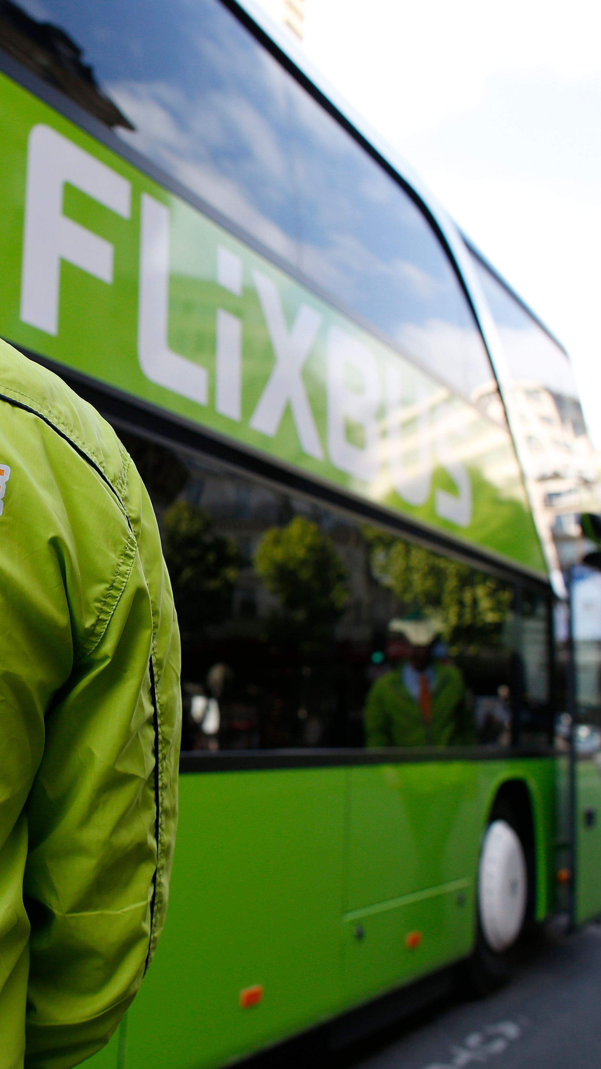 Das Fernbusunternehmen Flixbus stellt den Betrieb ab Mitternacht ein.