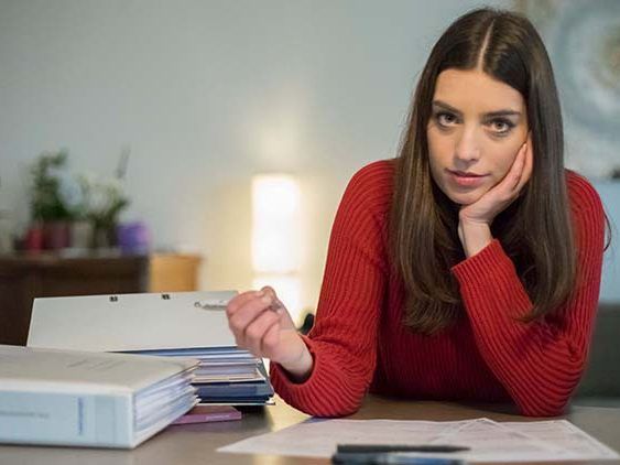 Nina ist sich unsicher, wie sie mit ihrer Arbeitnehmerveranlagung Geld vom Staat zurückholen kann. AK und VN helfen mit der Serie weiter. VN/Paulitsch