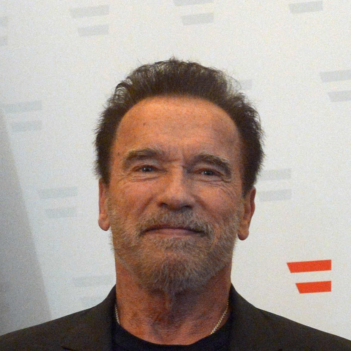 Für Arnold Schwarzenegger will klarstellen: "Das Wichtigste ist, dass Sie Zuhause bleiben."
