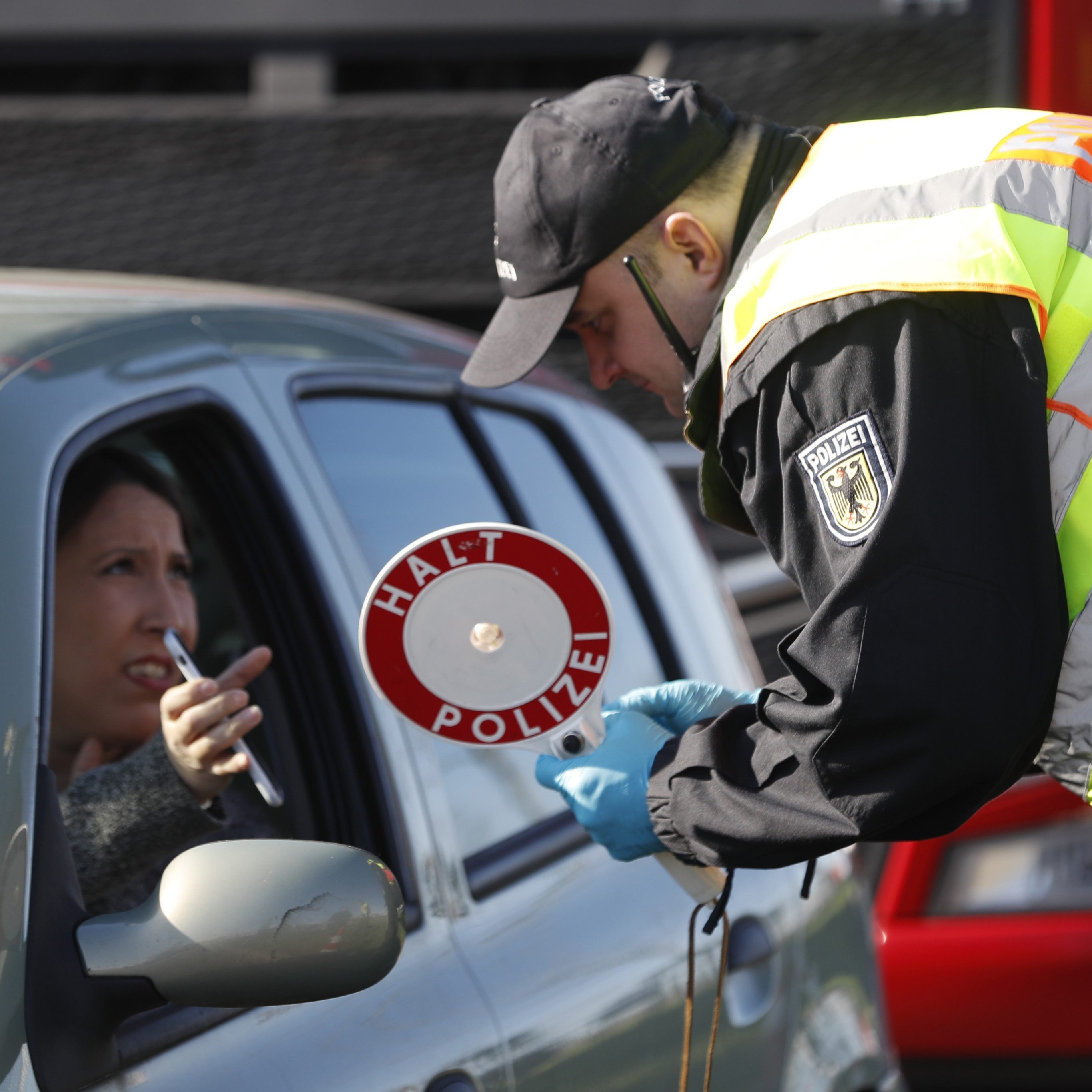 Deutschland hat mit Einreisekontrollen an der österreichischen Grenze begonnen.