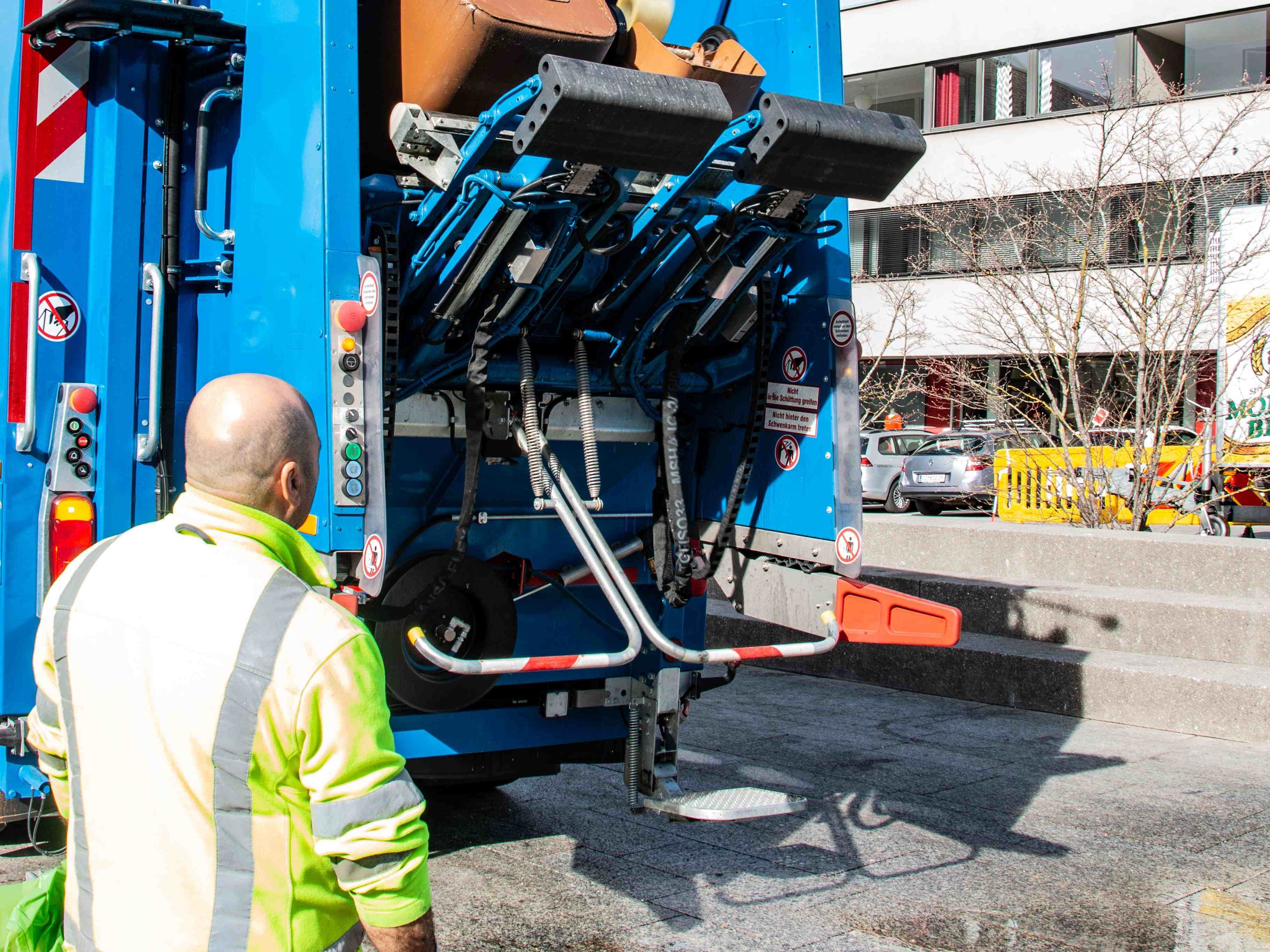 Rest- und Biobfall, Altpapier und der Gelbe Sacke werden weiterhin verlässlich ab Haus abgeholt.