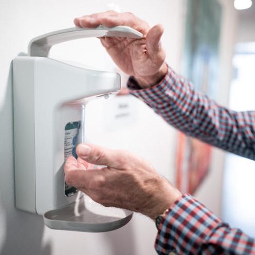 Auf einen Liter reinen Alkohol kommen zwölf Euro Alkoholsteuer plus 20 Prozent Umsatzsteuer