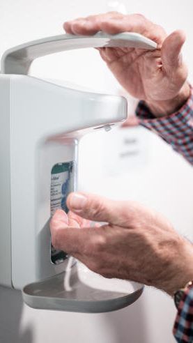 Auf einen Liter reinen Alkohol kommen zwölf Euro Alkoholsteuer plus 20 Prozent Umsatzsteuer