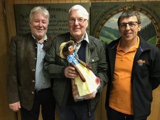 v.l.n.r. Ortsvorsteher Josef Mähr, scheidender Obmann Werner LINS, neuer Obmann Klaus BURTSCHER