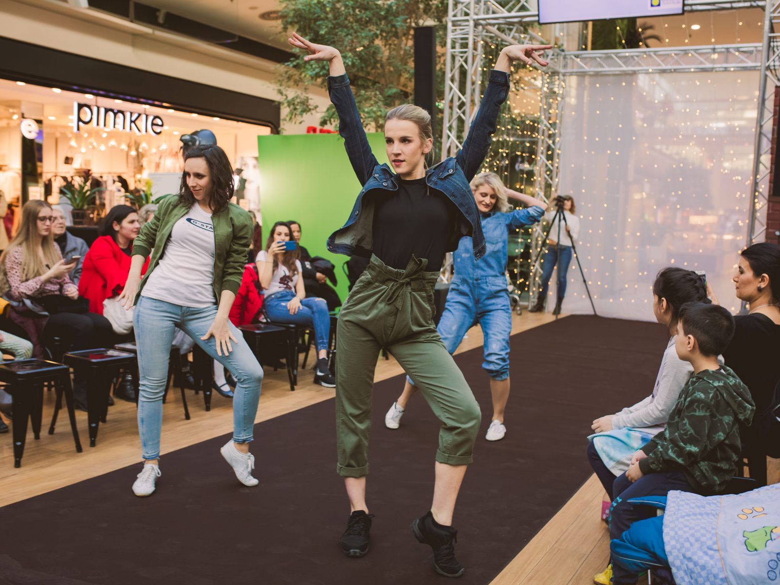 Das Donau Zentrum lädt zum Fashion Village mit Mode & Beauty Highlights Das Donau Zentrum lädt zum Fashion Village mit Mode & Beauty Highlights