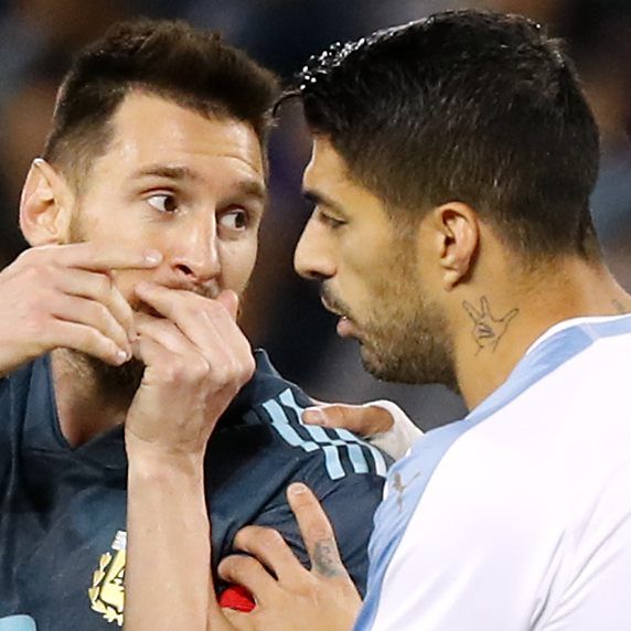 Auh für die Fußball-Weltstars gilt in der Corona-Krise: Zuhause bleiben.