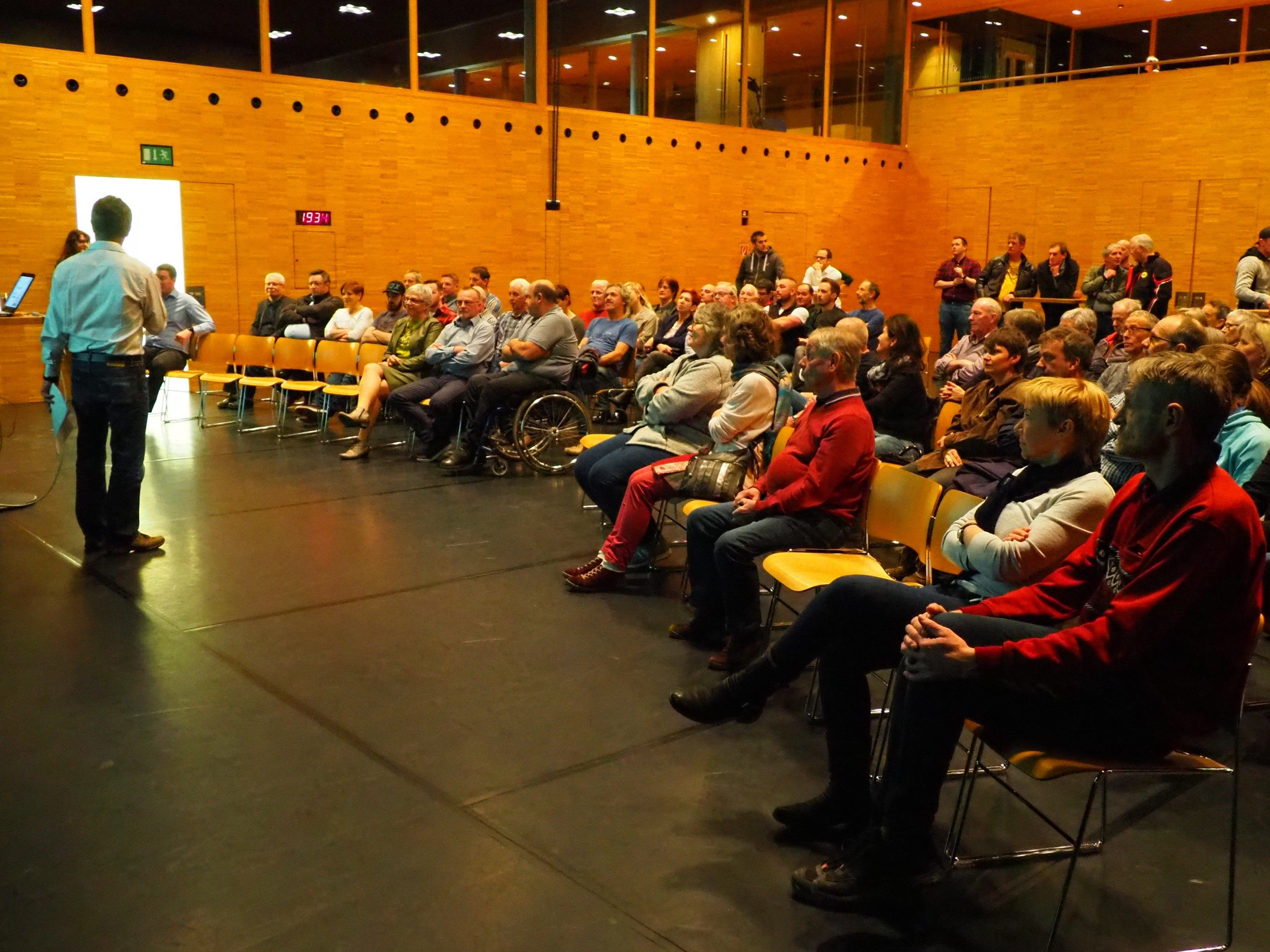 Infoabend der Gemeinde im Dorfsaal