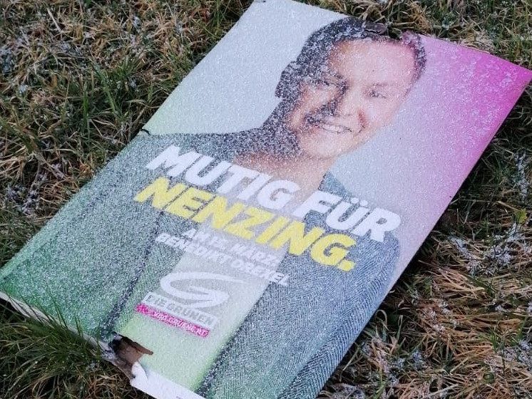 zerstörte Plakate zerstörte Plakate