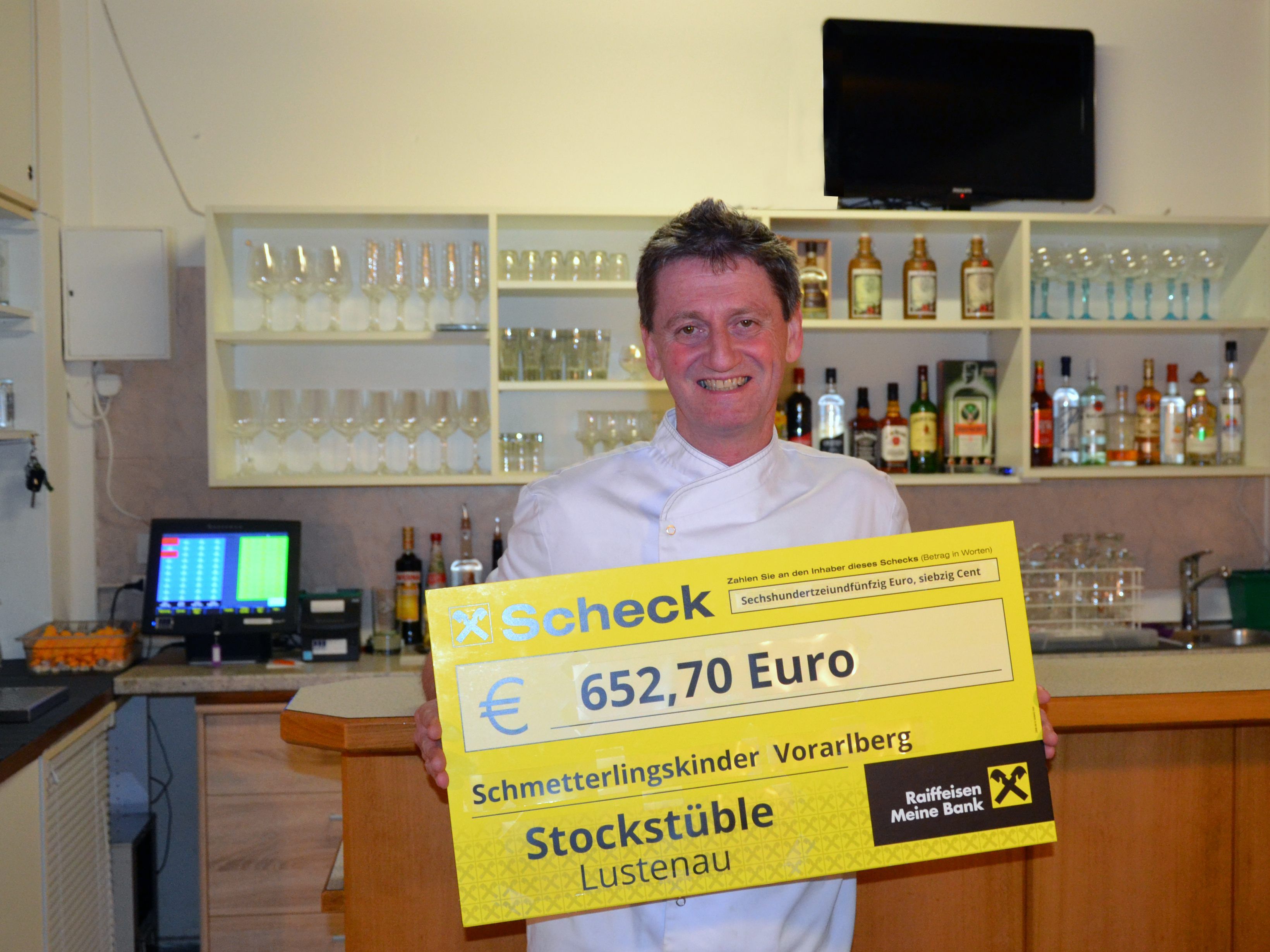 Der neue Pächter vom Stockstüble spendet 652,70 Euro an die Schmetterlingskinder Vorarlberg Der neue Pächter vom Stockstüble spendet 652,70 Euro an die Schmetterlingskinder Vorarlberg