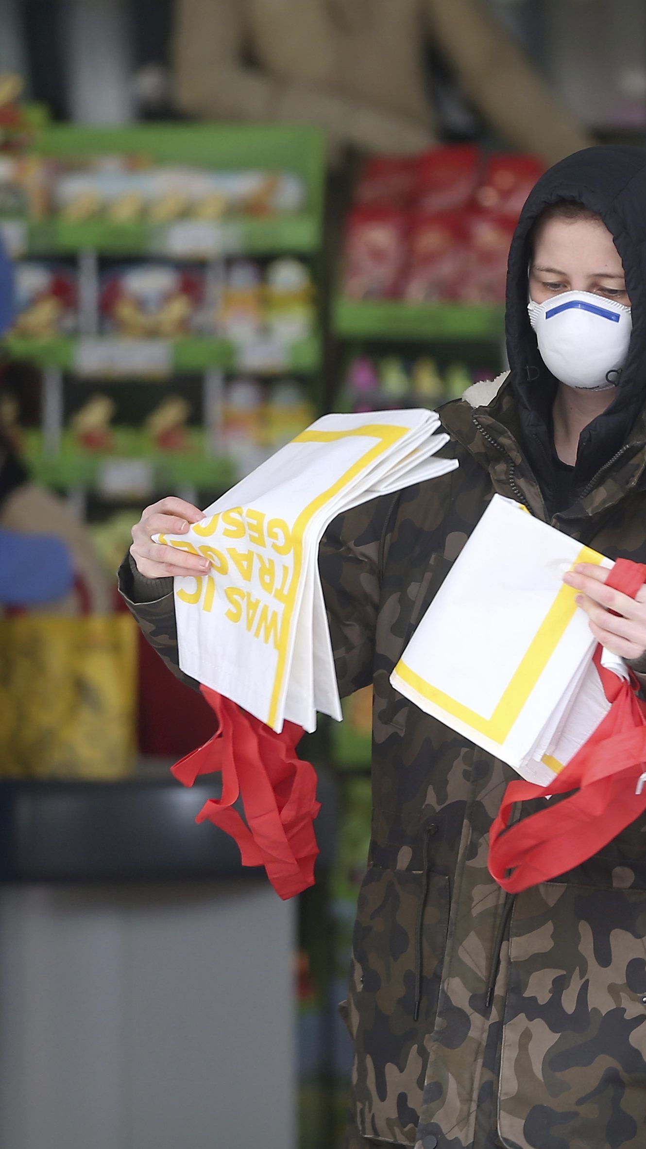 In Österreichs Supermärkten wird eine Schutzmaskenpflicht eingeführt.