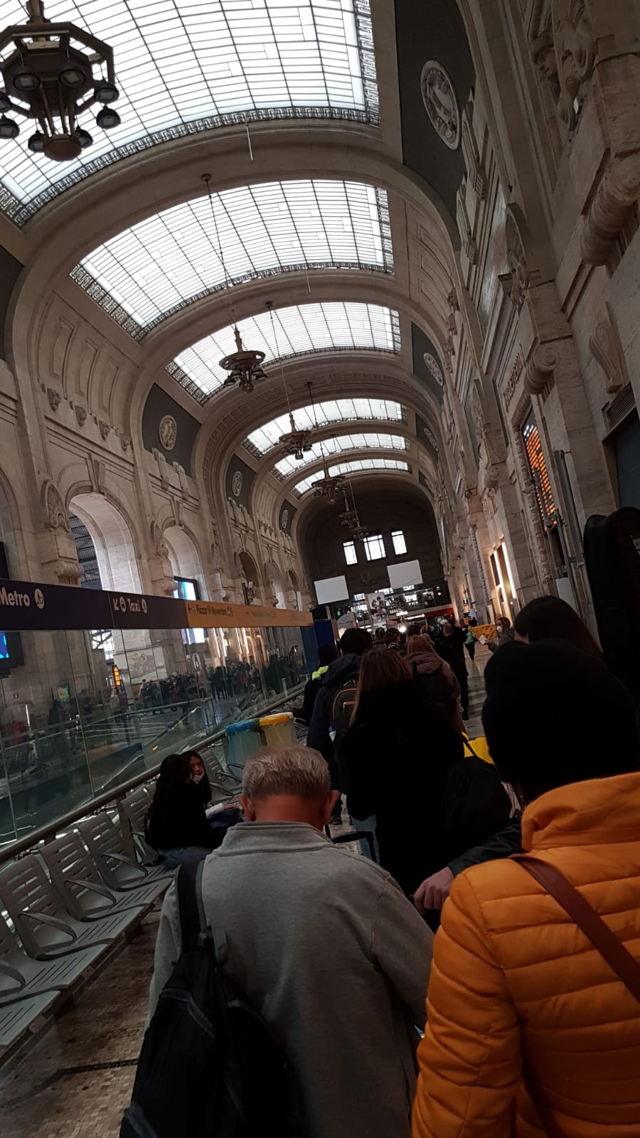 Am Bahnhof Milano Centrale wurde am Montag scharf kontrolliert. Am Bahnhof Milano Centrale wurde am Montag scharf kontrolliert.