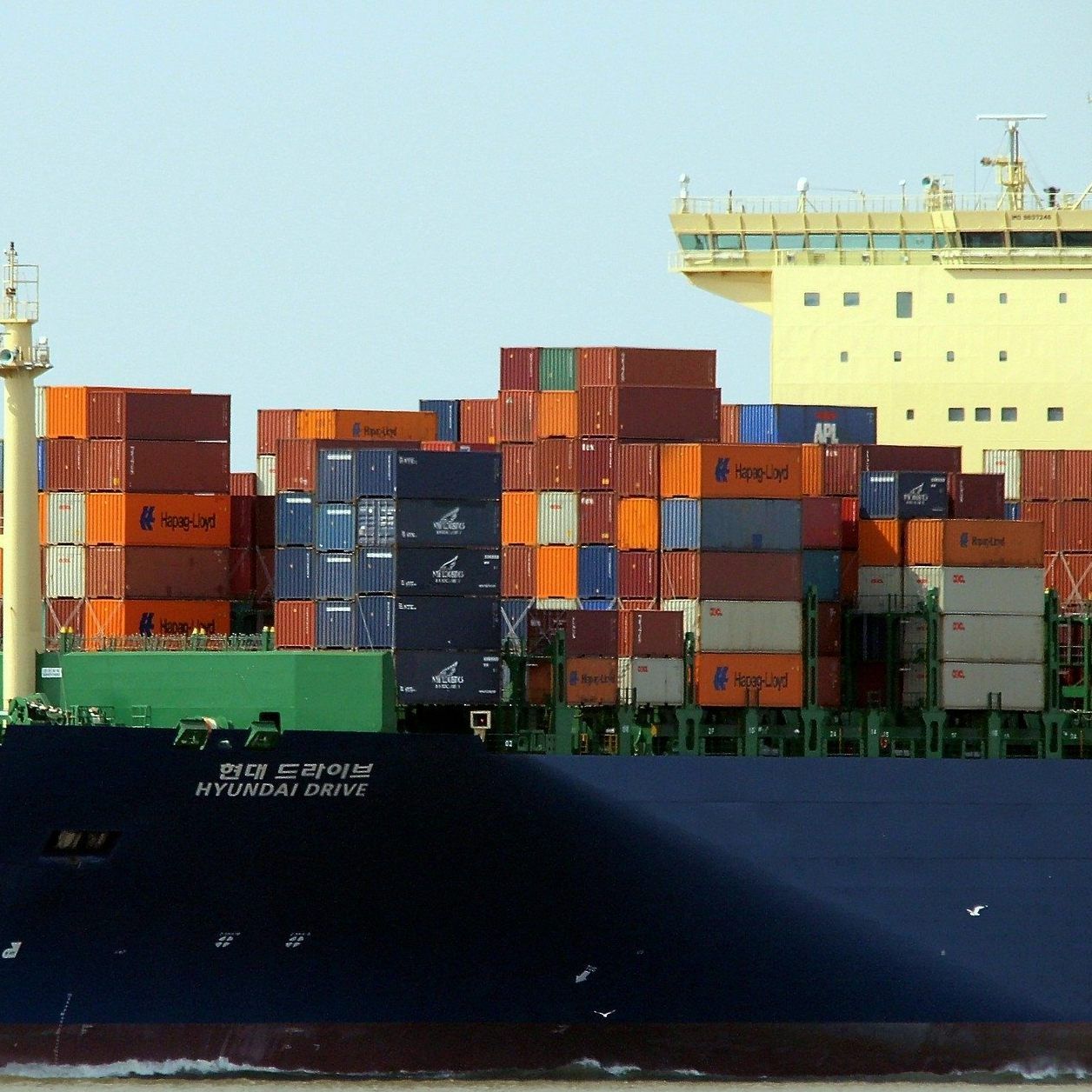 Auf dem größten Frachter der Welt haben 23.500 Container Platz.