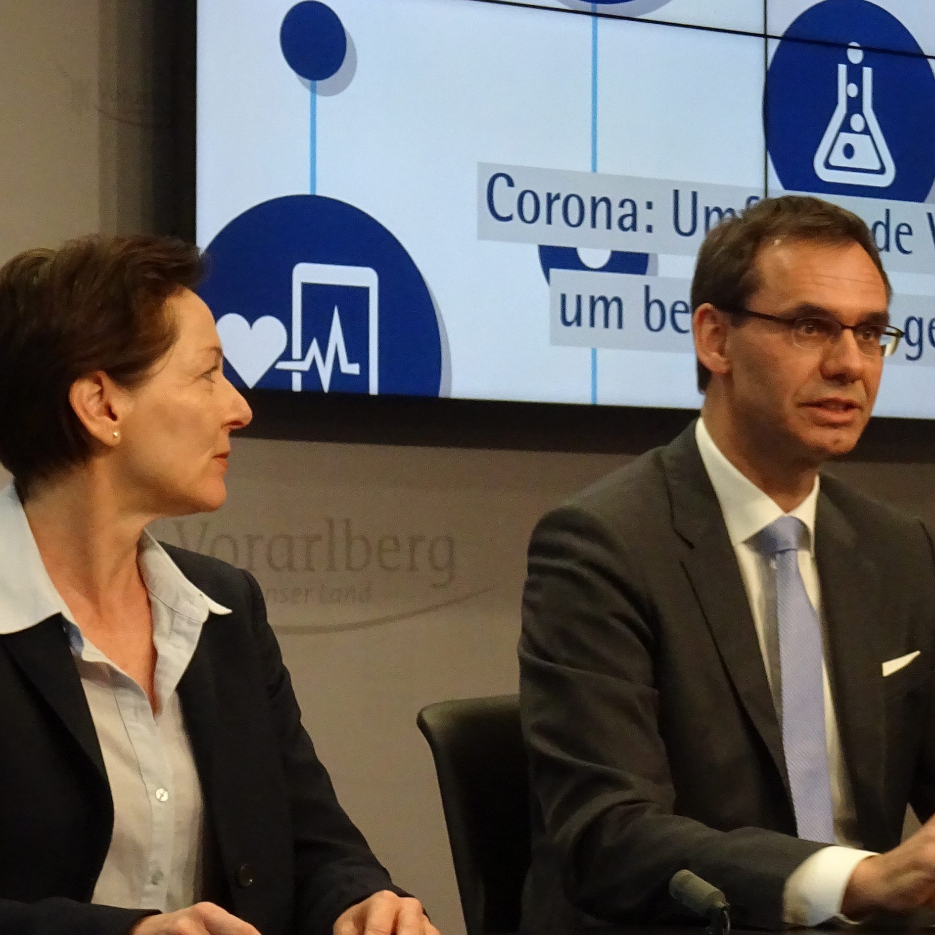 Landesrätin Martina Rüscher, Landeshauptmann Markus Wallner und Landessanitätsdirektor Wolfgang Grabher