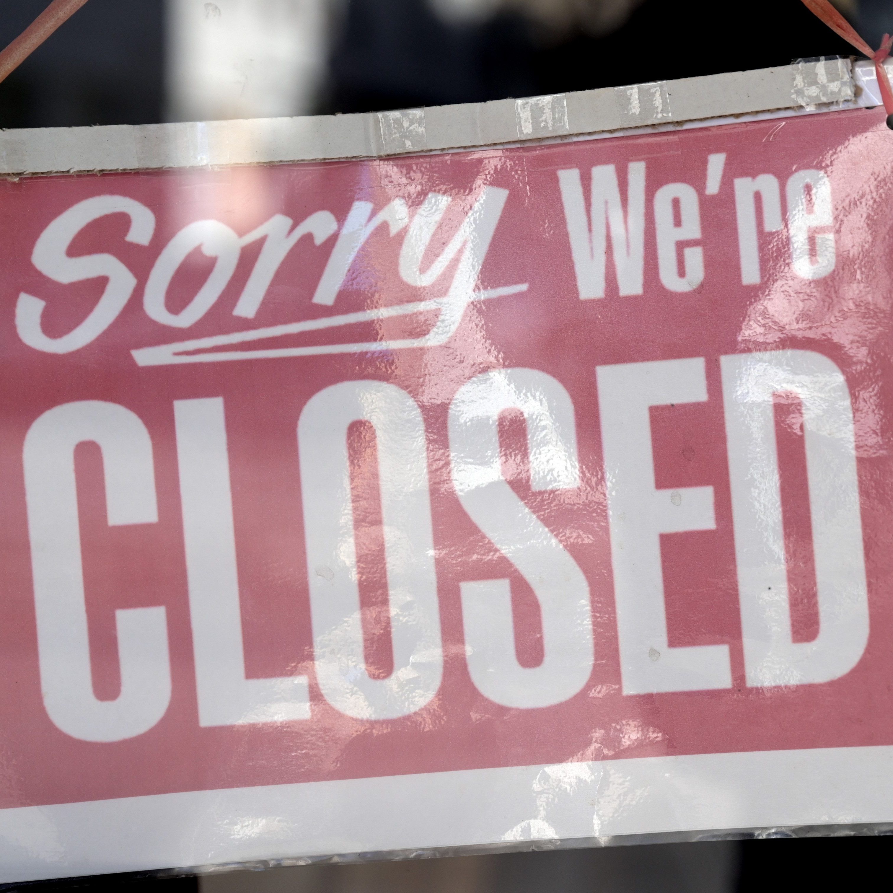 Die Umsätze im Handel sinken ins Bodenlose.