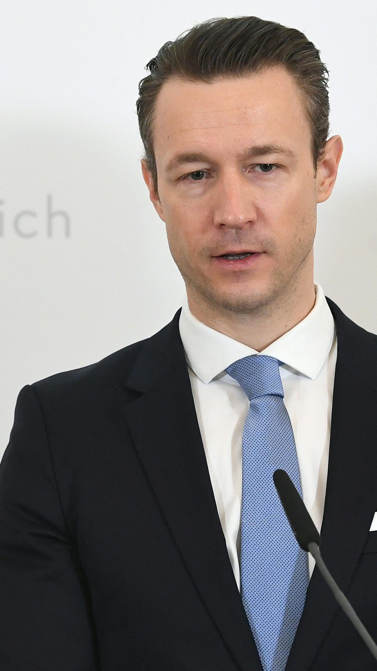 Finanzminister Blümel verspricht der Wirtschaft eine weitere Finanzspritze.