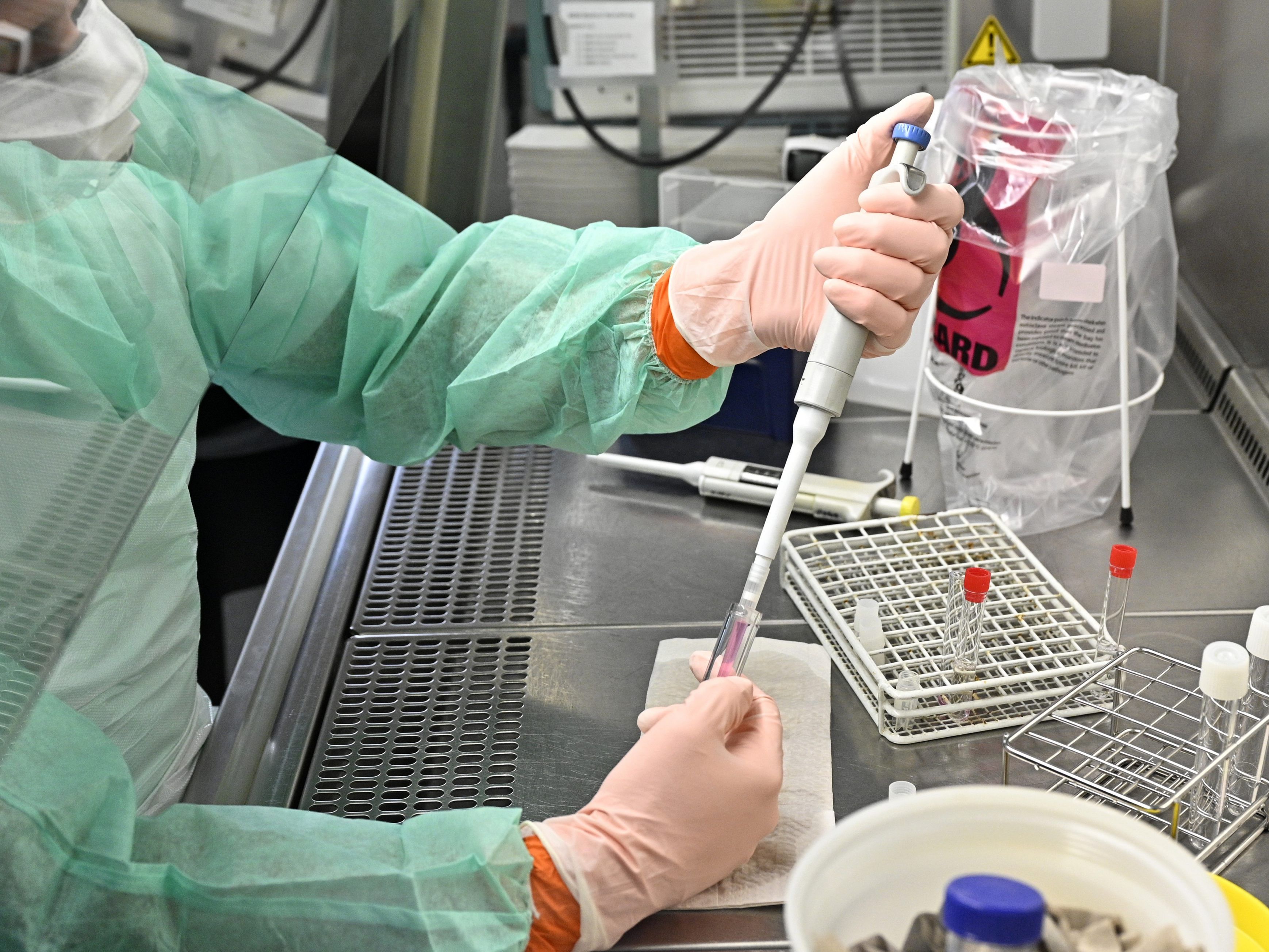 Die Mitarbeiterin hatte keinen Kontakt zu Patienten. Die Mitarbeiterin hatte keinen Kontakt zu Patienten.