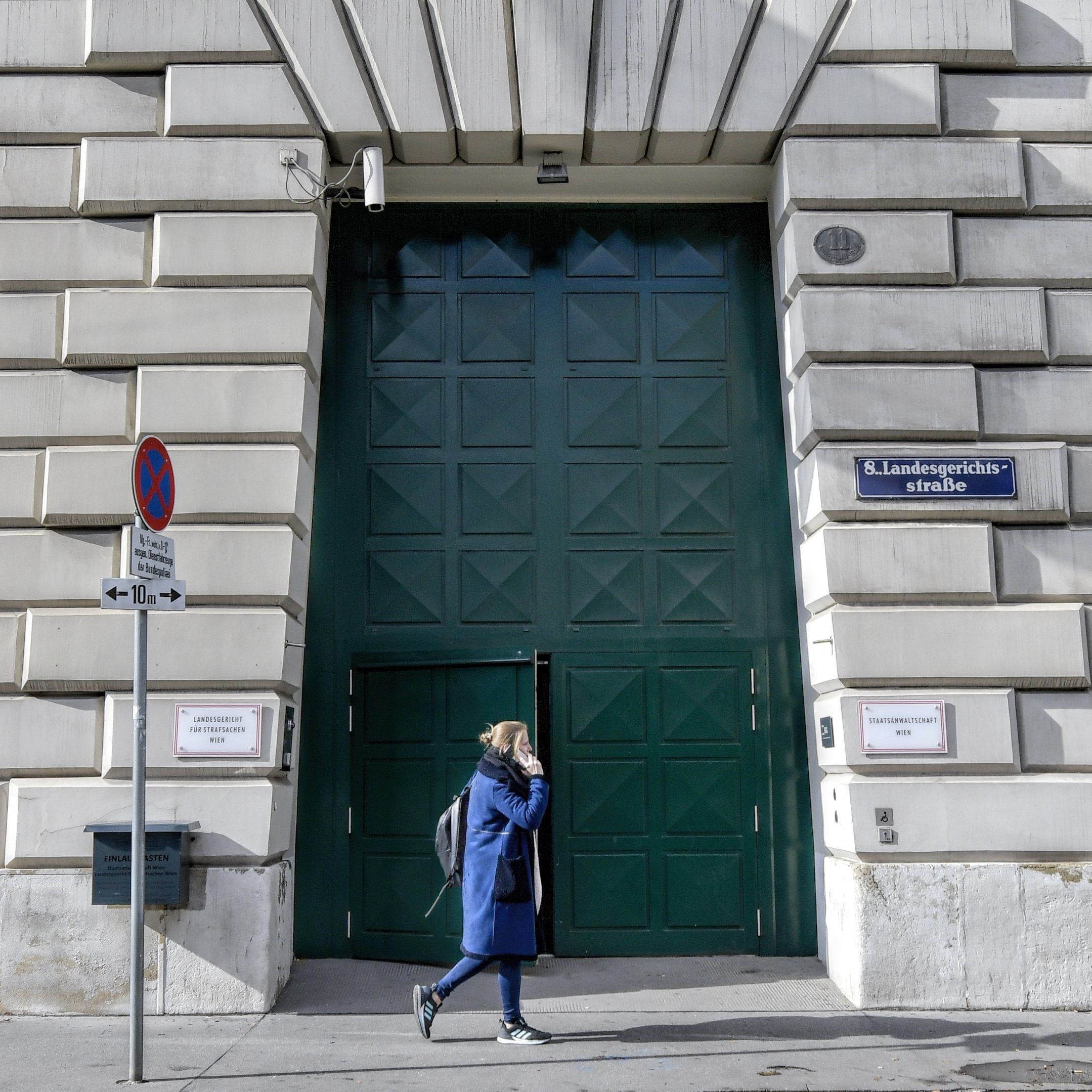 Die Praktikantin soll zuvor in der Kanzlei tätig gewesen sein. wo es den ersten Coronavirus-Fall gab.