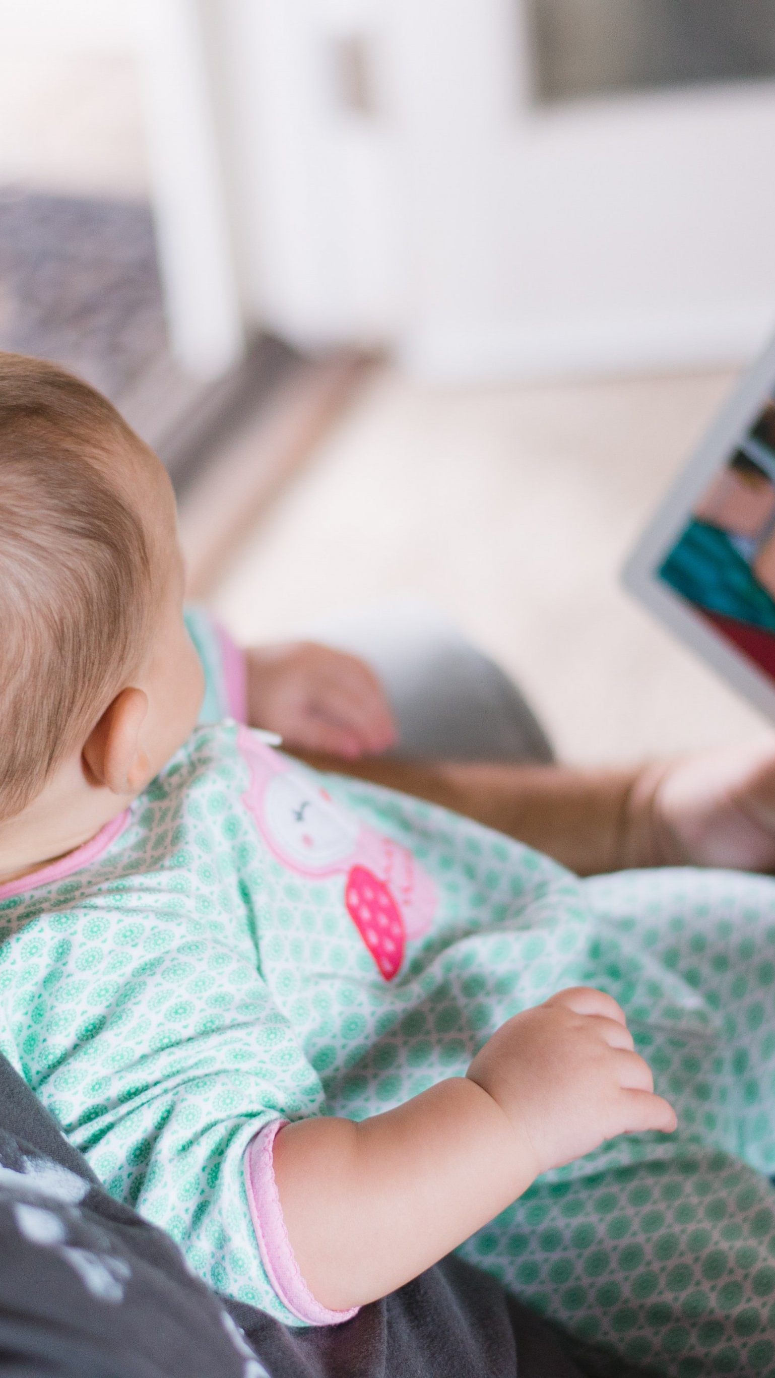 Viele Eltern müssen sich jetzt um alternative Möglichkeiten zur Kinder-Bespaßung bemühen.