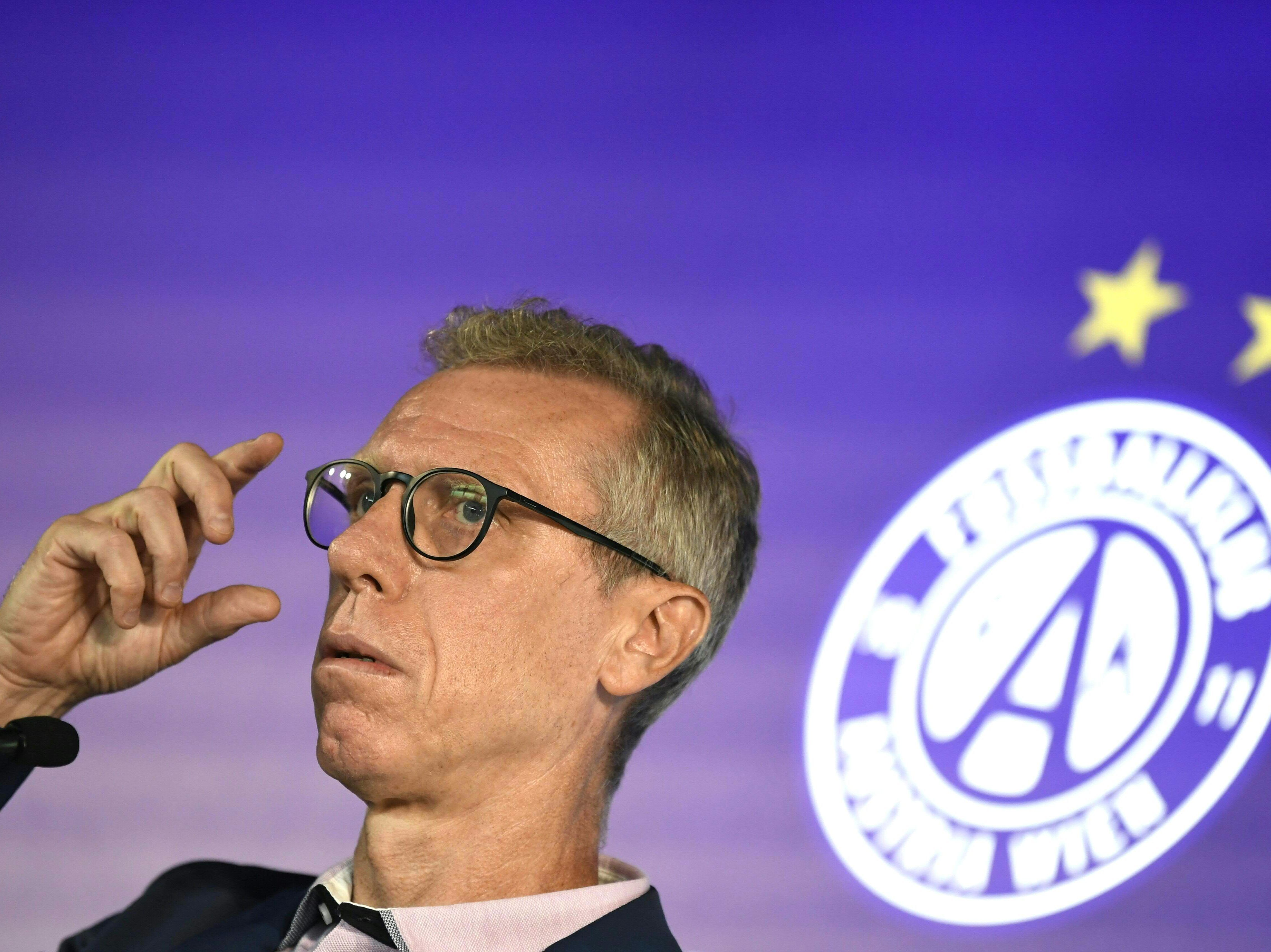 Peter Stöger meldete sich via Skype. Peter Stöger meldete sich via Skype.