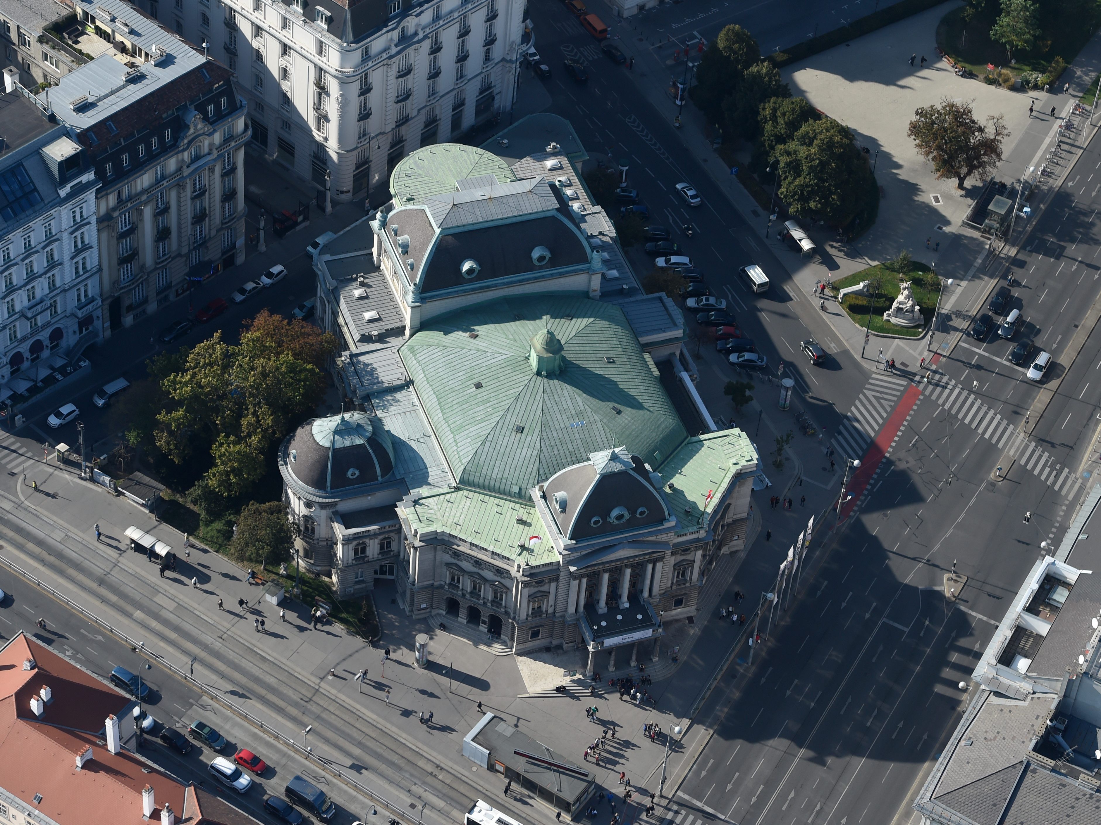 Der Kartenerlös beim Wiener Volkstheater ist zurückgegangen. Der Kartenerlös beim Wiener Volkstheater ist zurückgegangen.