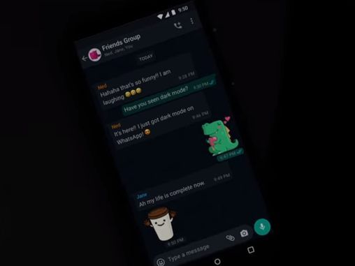 In WhatsApp gibt es nun auch einen dunklen Modus.