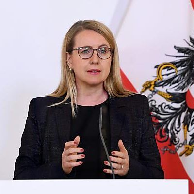 Wirtschaftsministerin Margarete Schramböck verkündete OK aus Brüssel