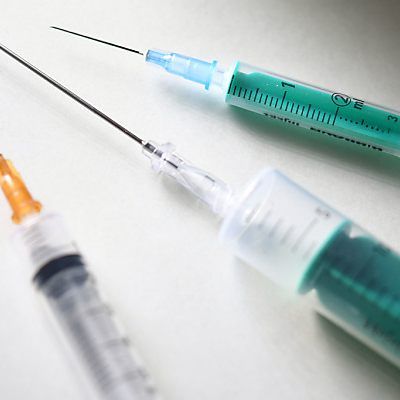 Bereits im März begannen klinische Tests für einen Impfstoff in China