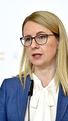 FPÖ forderte Rücktritt von Ministerin Schramböck