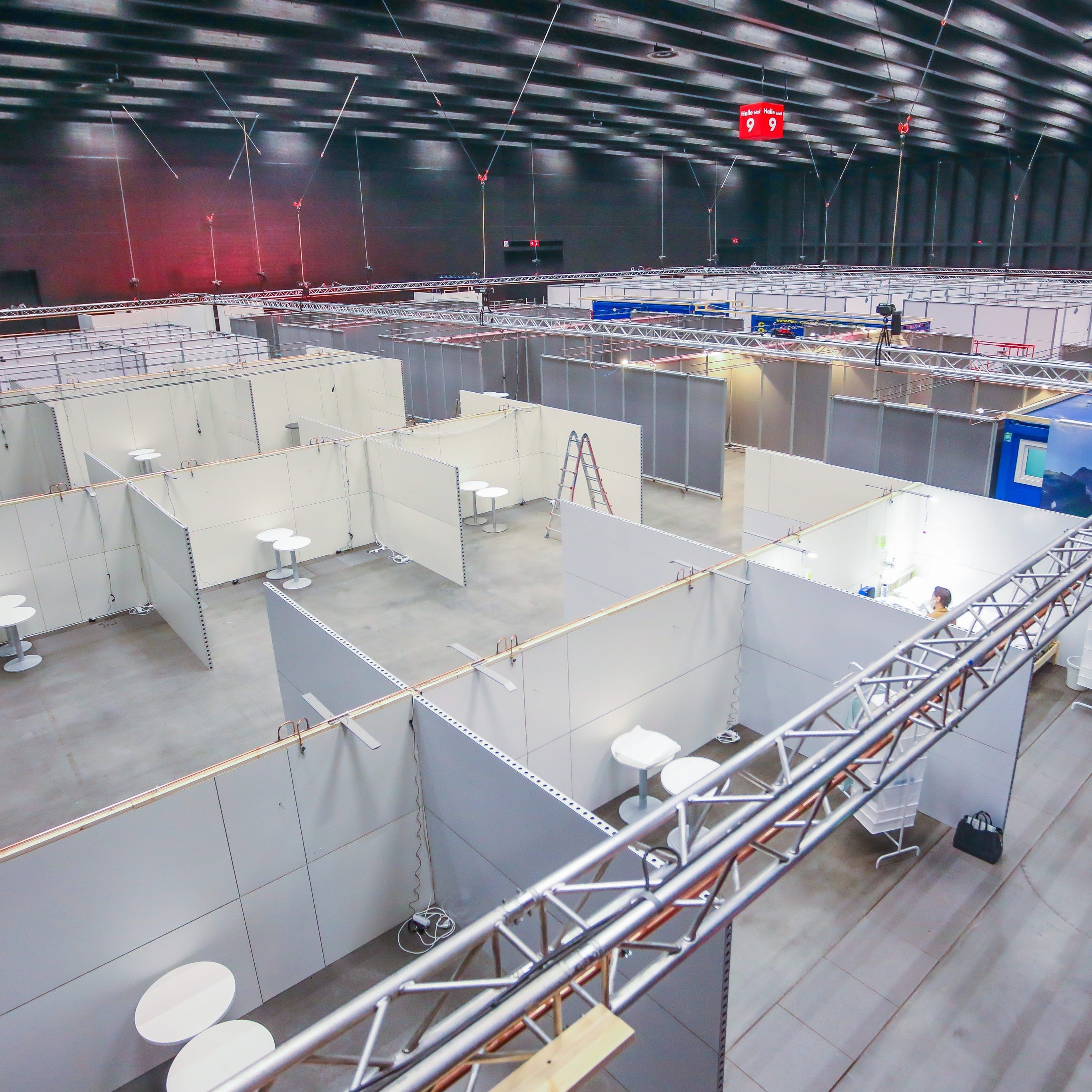 In der Messehalle wird ein Notspital eingerichtet.