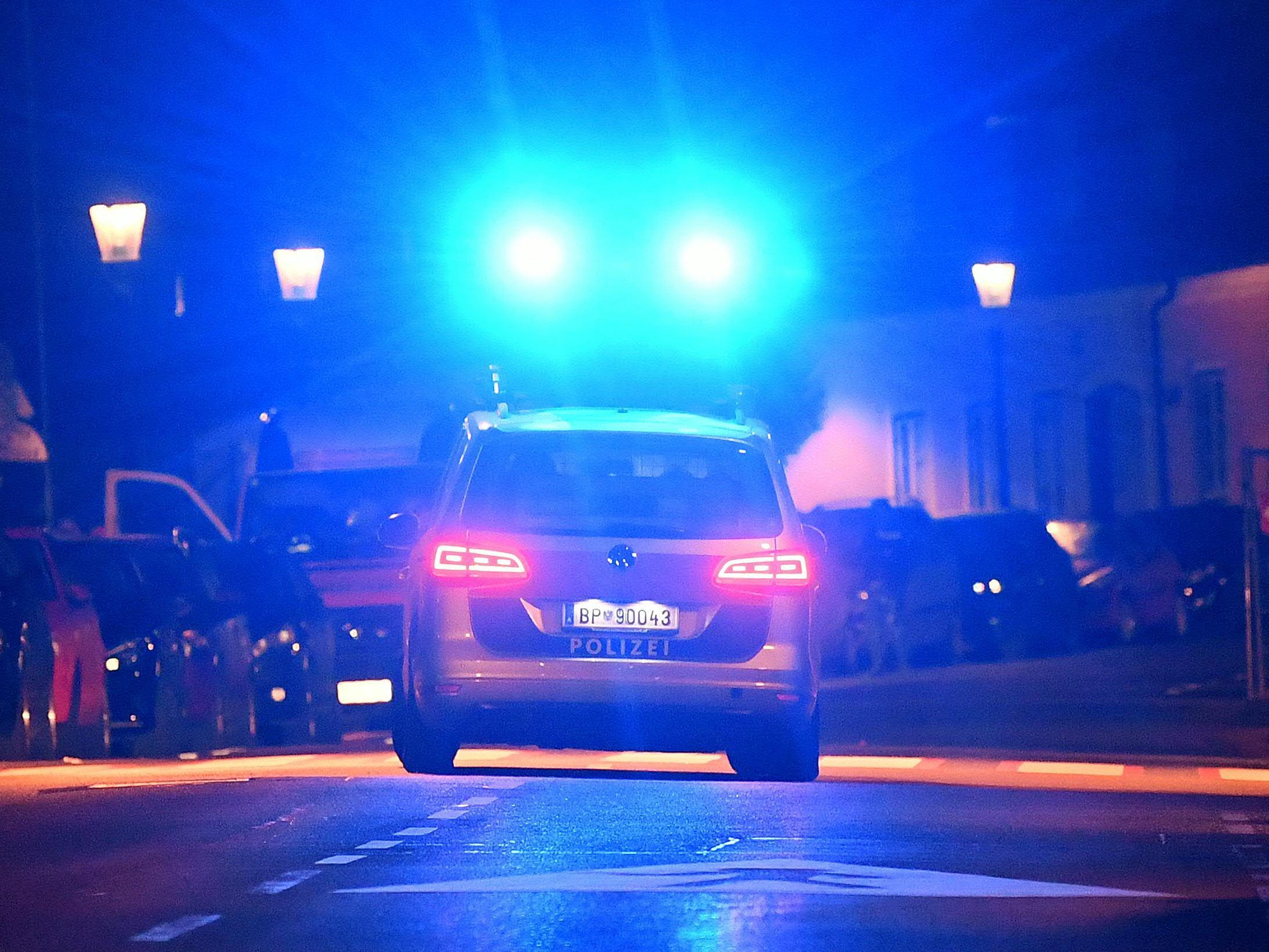 Für die Dauer des Einsatzes wurde der Bereich von der Polizei abgesperrt. Für die Dauer des Einsatzes wurde der Bereich von der Polizei abgesperrt.