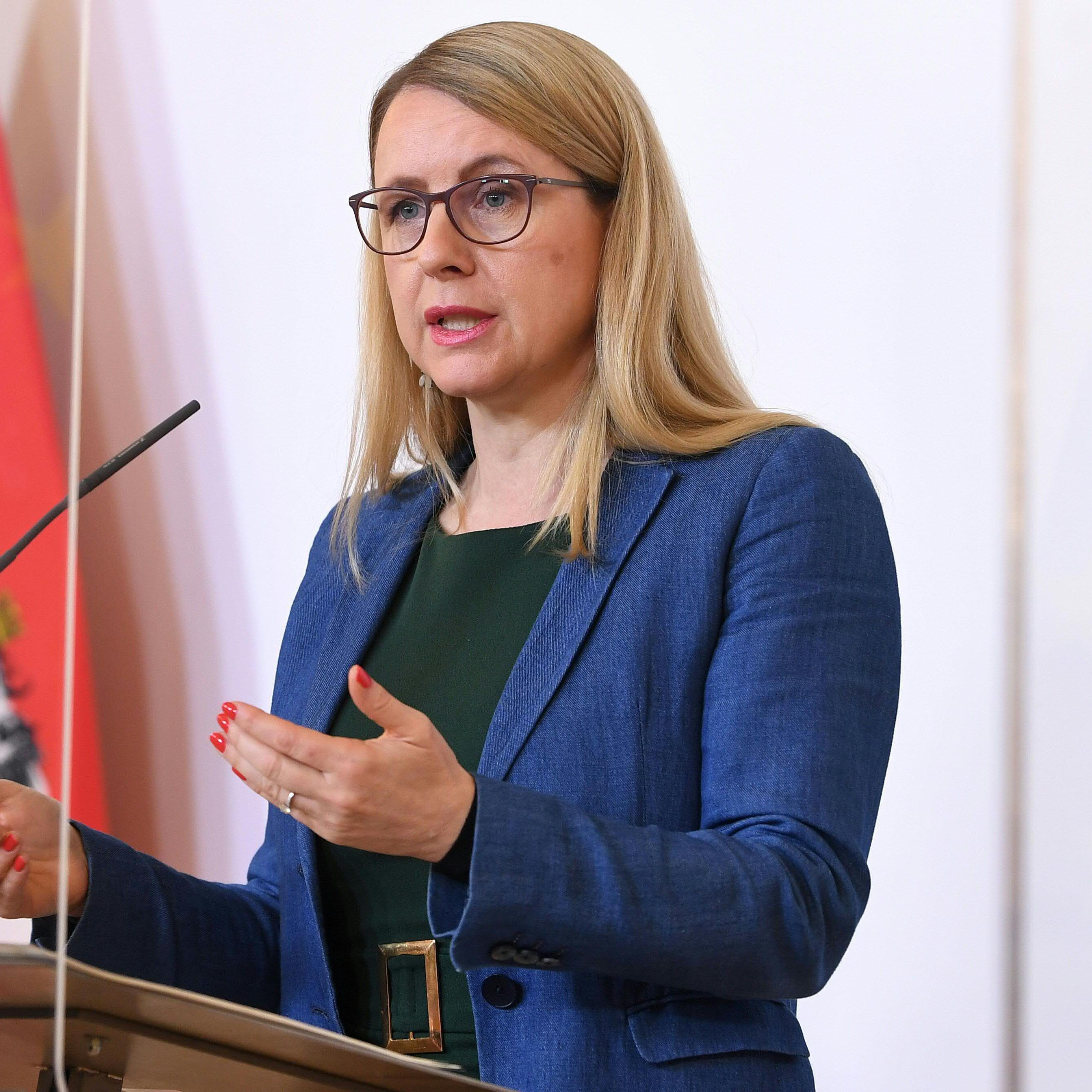 Wirtschaftsministerin Schramböck sicherte Start-ups "Hilfe in der Not" zu.