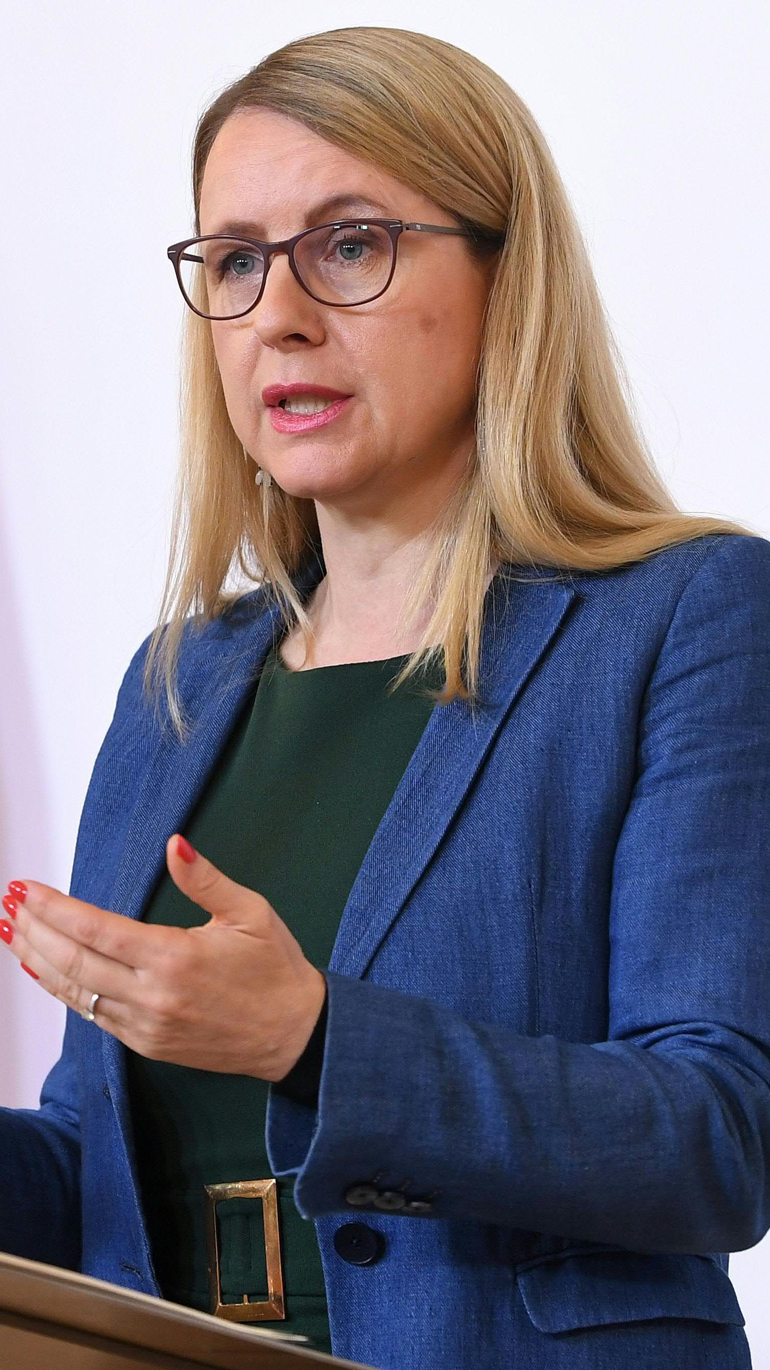 Wirtschaftsministerin Schramböck sicherte Start-ups "Hilfe in der Not" zu.