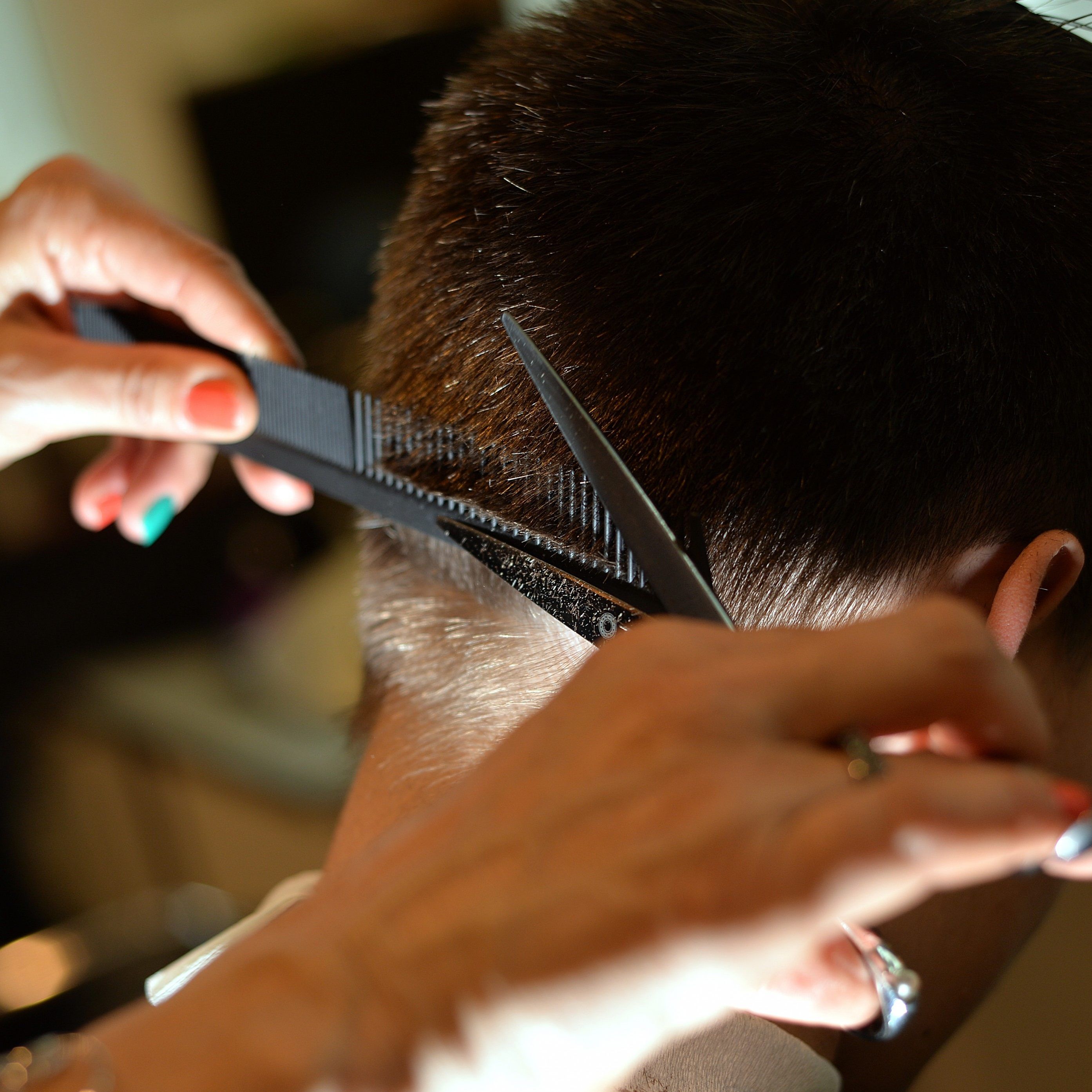 Den Wiener Friseuren geht die Luft aus.