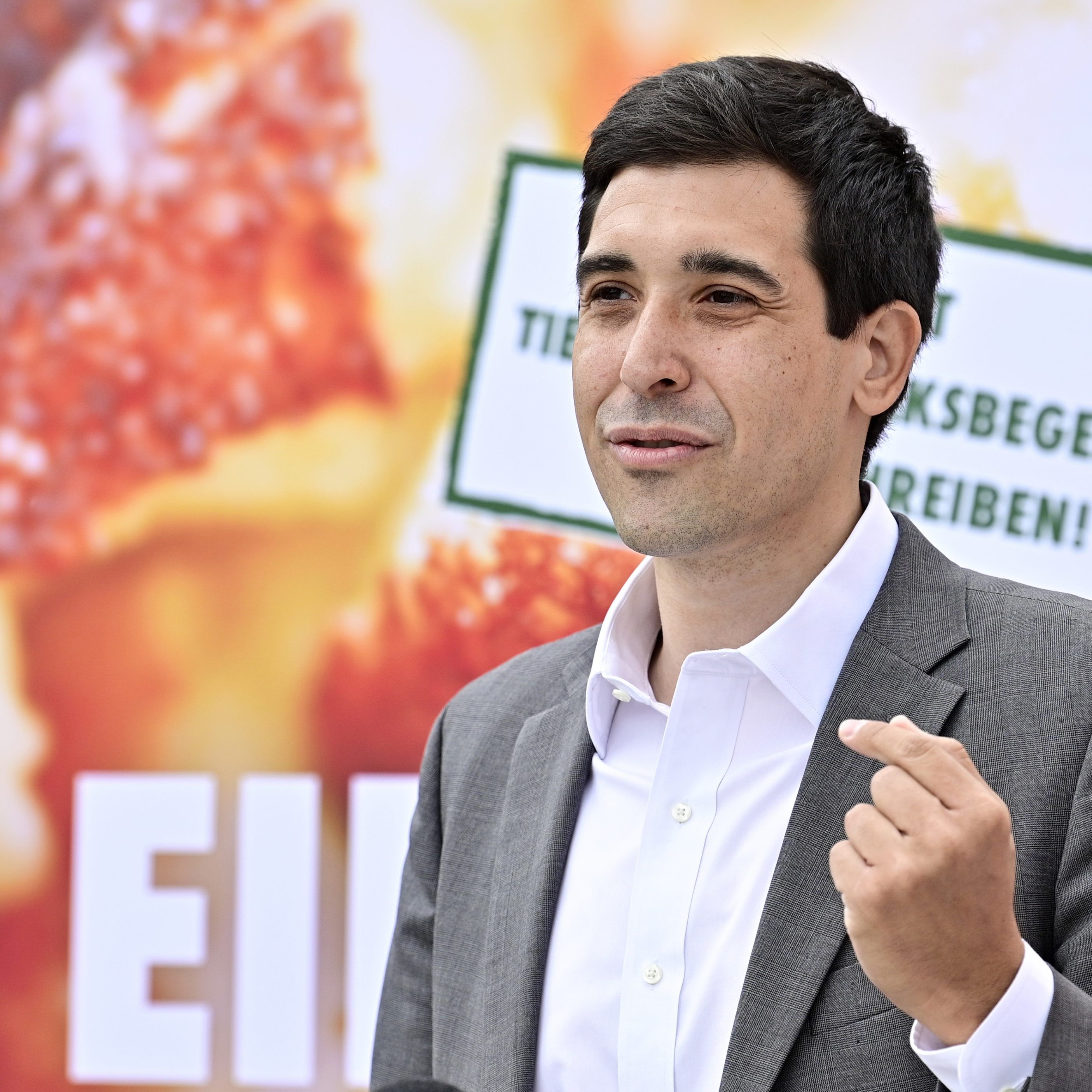 Sebastian Bohrn Mena fordert Geld auch für Gemeinnützige.