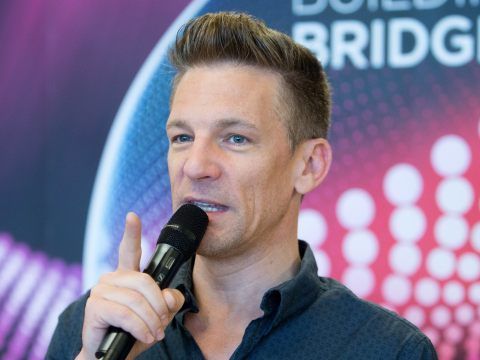 "Mr. Song Contest" Andi Knoll kürte Island zum ESC-Sieger 2020.