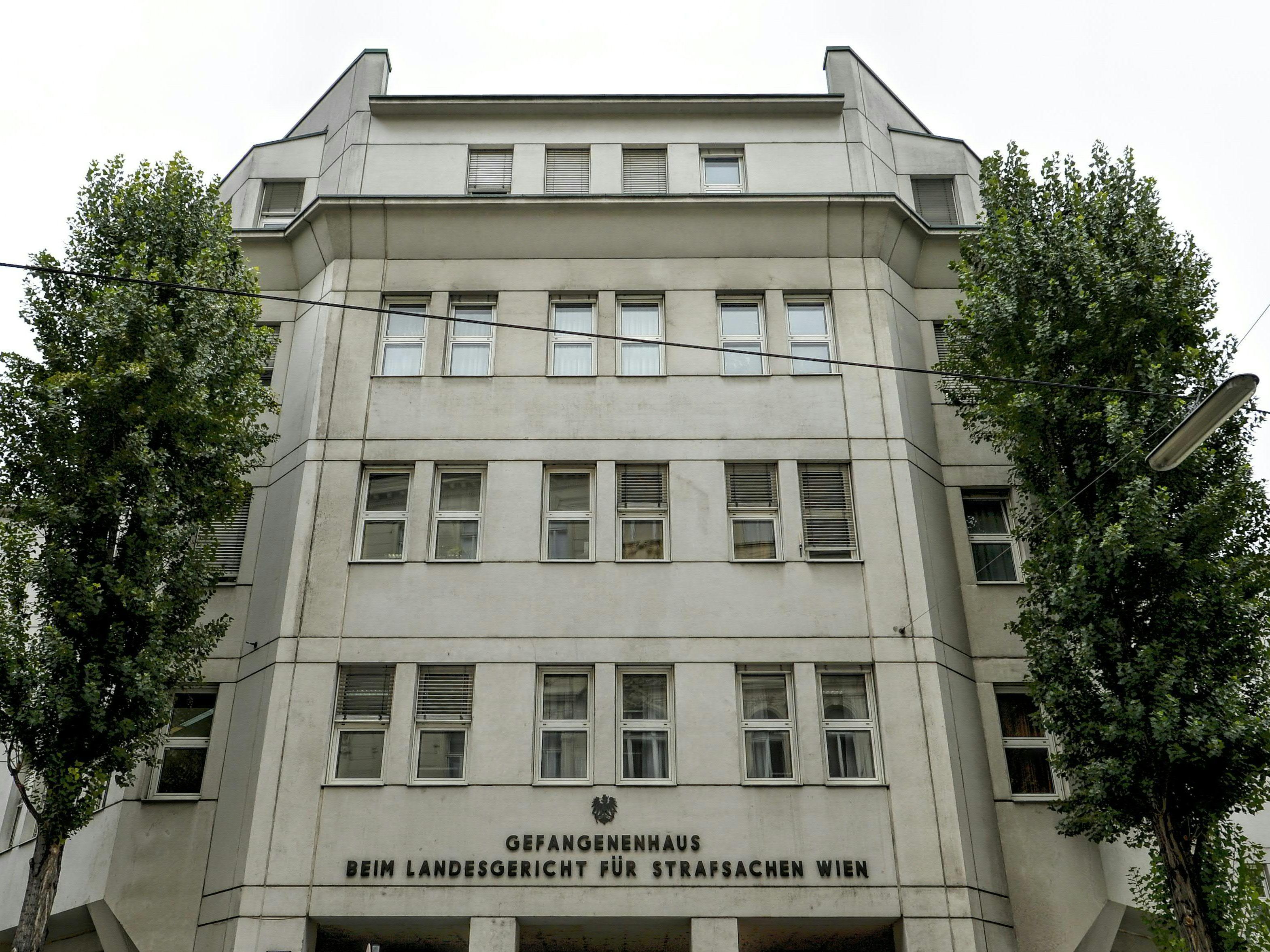 Der 33-Jährige musste in der JA Josfestadt in eine Spezialzelle verlegt werden. Der 33-Jährige musste in der JA Josfestadt in eine Spezialzelle verlegt werden.