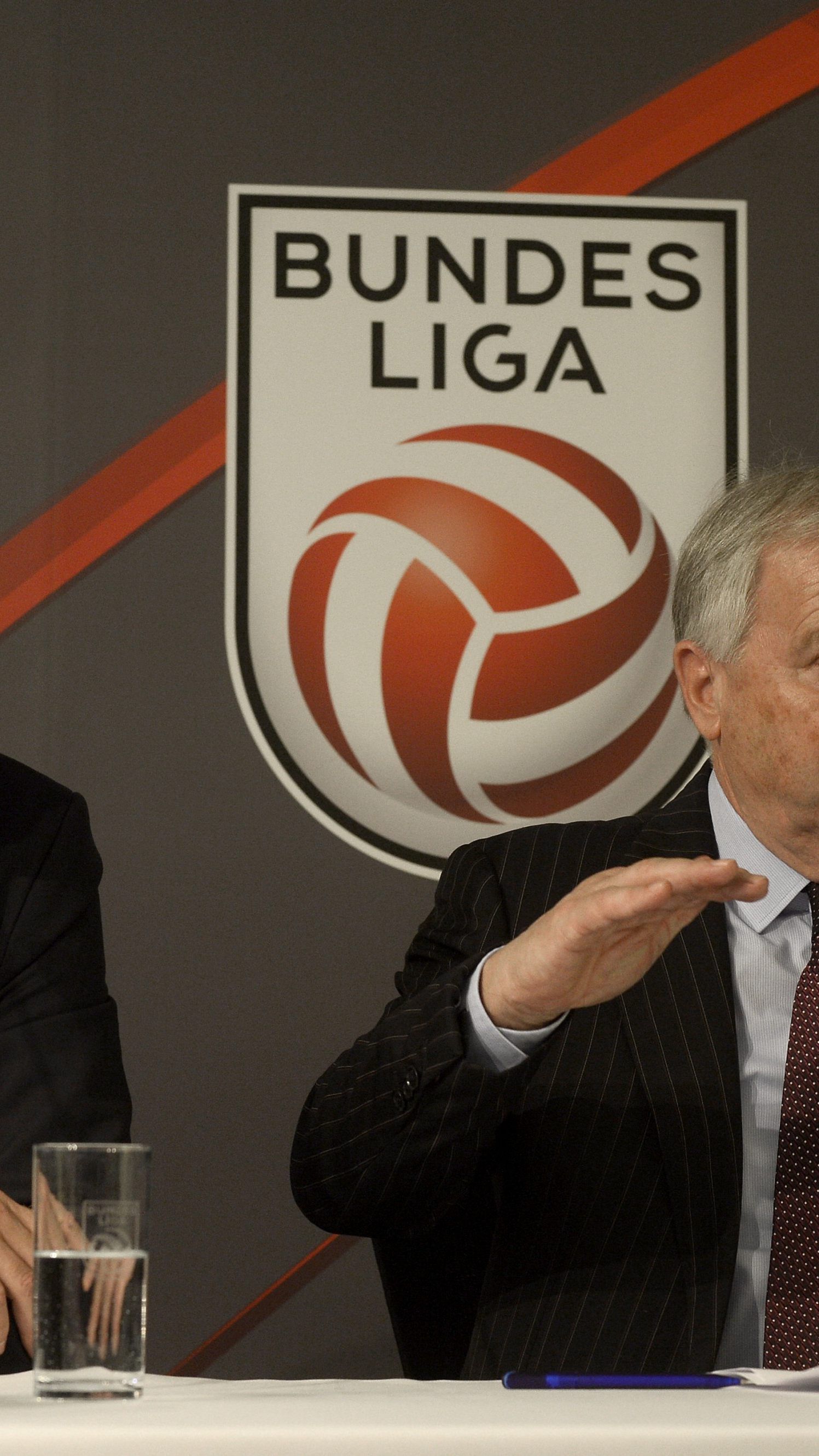 Das weitere Vorgehen in der Fußball-Bundesliga wird präsentiert.