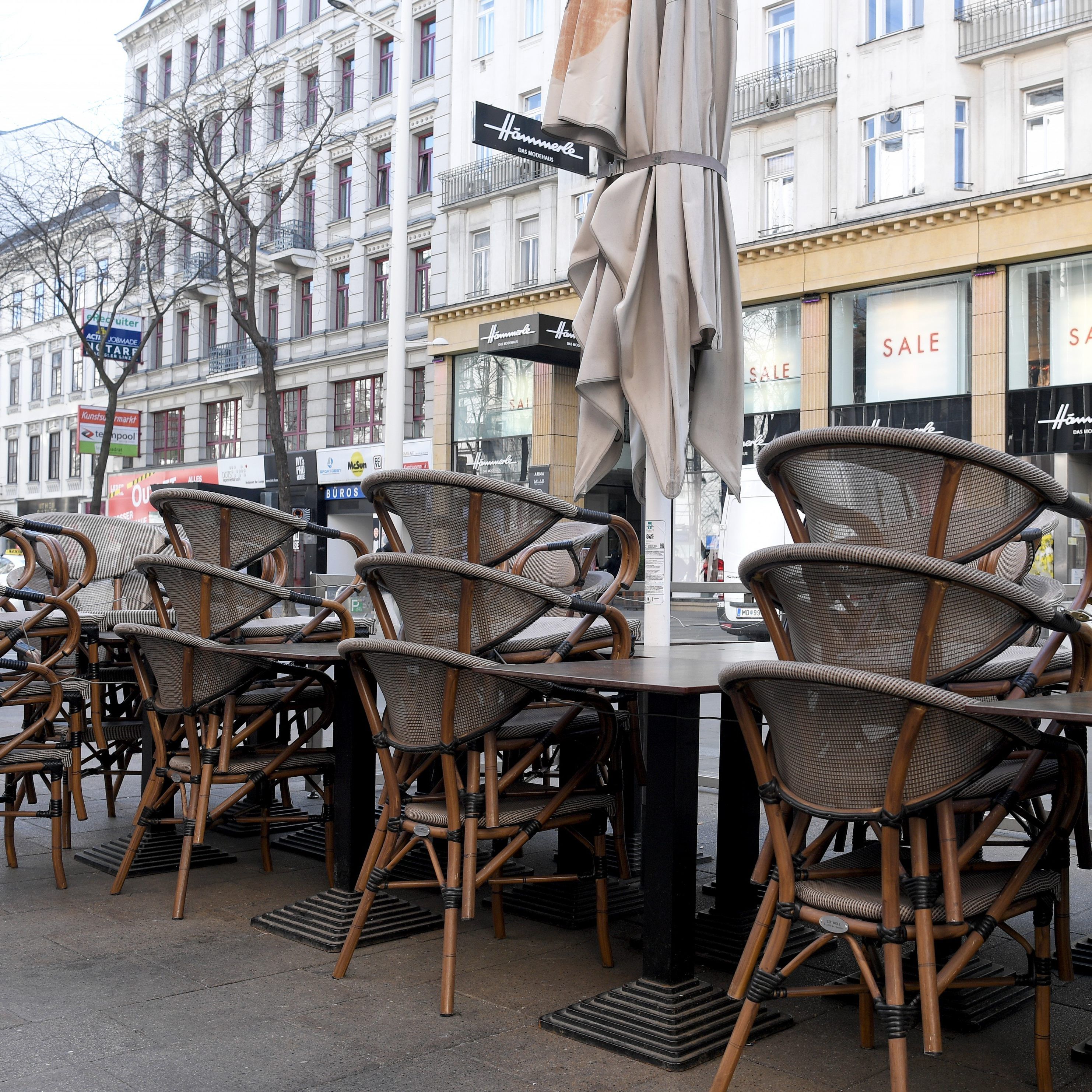 Wiens Wirtschaftsstadtrat Hanke spricht sich für eine Wiederöffnung der Gastronomie Anfang Mai aus.