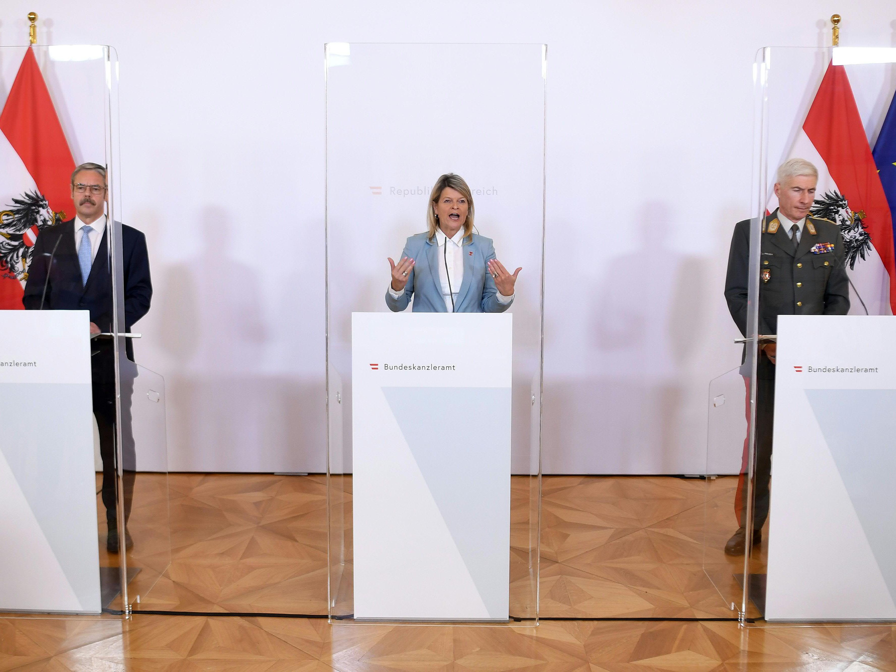 Verteidigungsministerin Klaudia Tanner (ÖVP) sprach bei der Bekanntgabe der betroffenen Kompanien am Montag "von einem geschichtsträchtigen Tag".