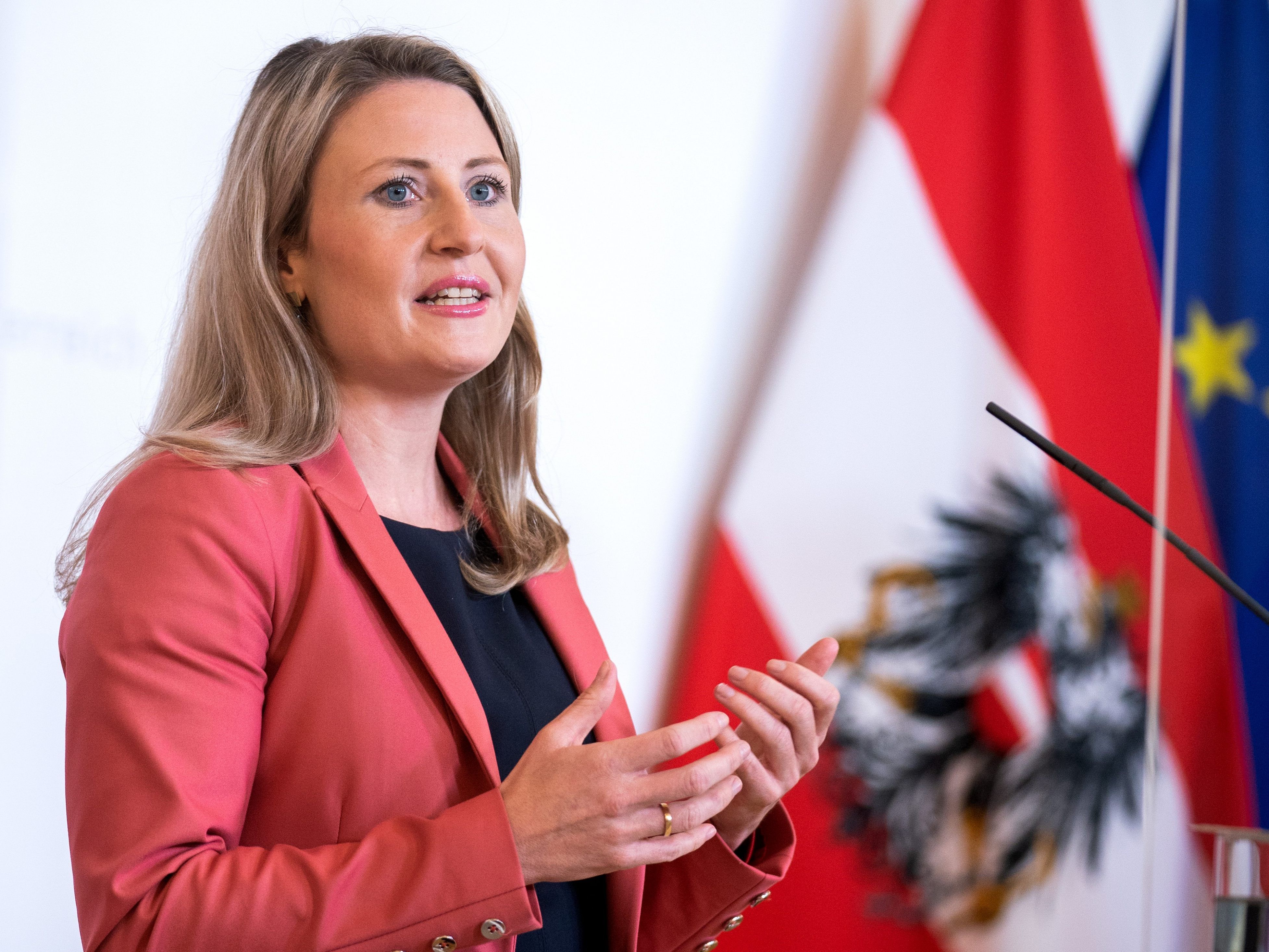 Susanne Raab (ÖVP) betonte, dass für jedes Kind ein Platz im Kindergarten gesichert sein müsse