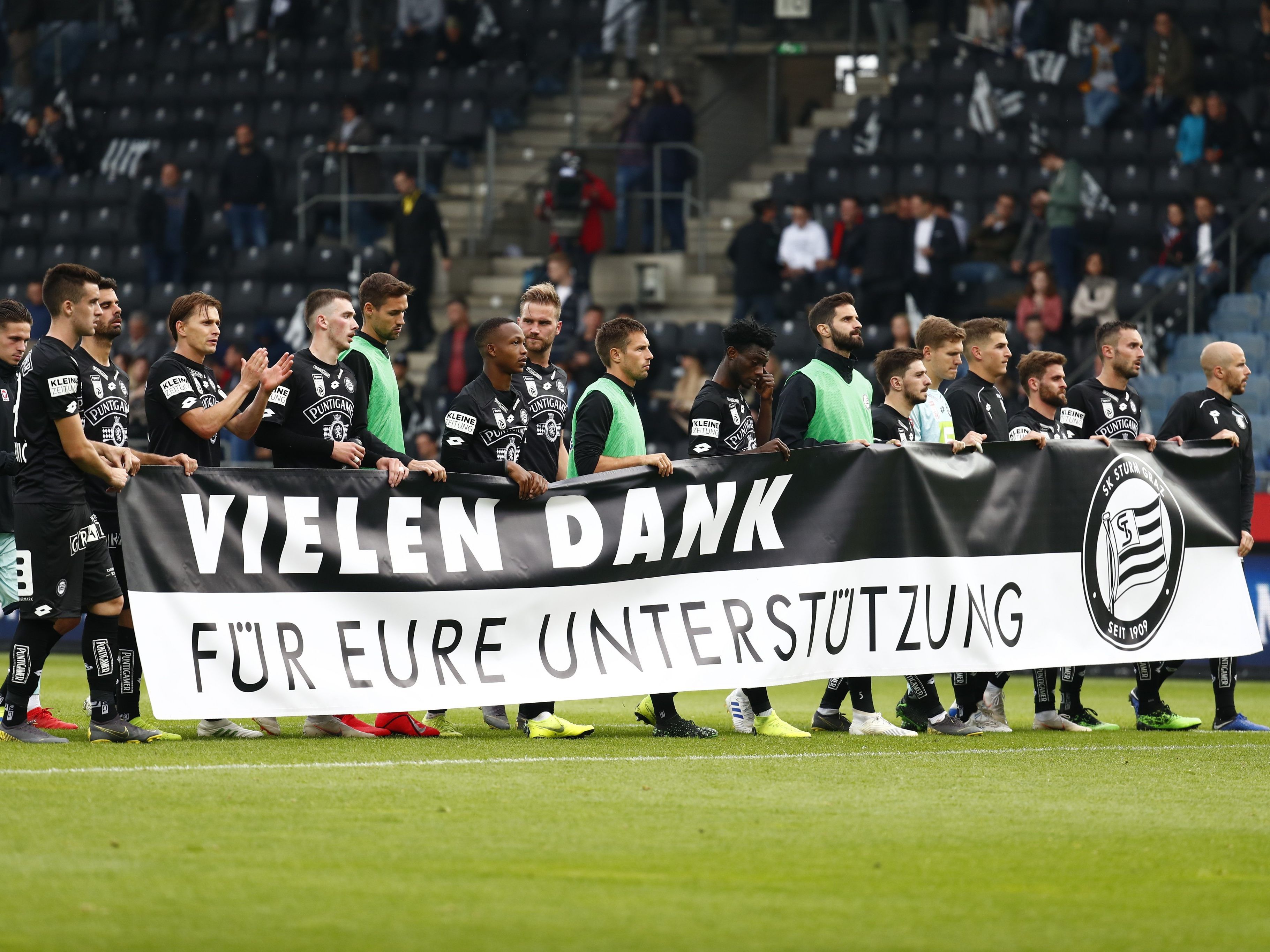 Die Bundesligisten hoffen auf die Unterstützung der Fans. Die Bundesligisten hoffen auf die Unterstützung der Fans.