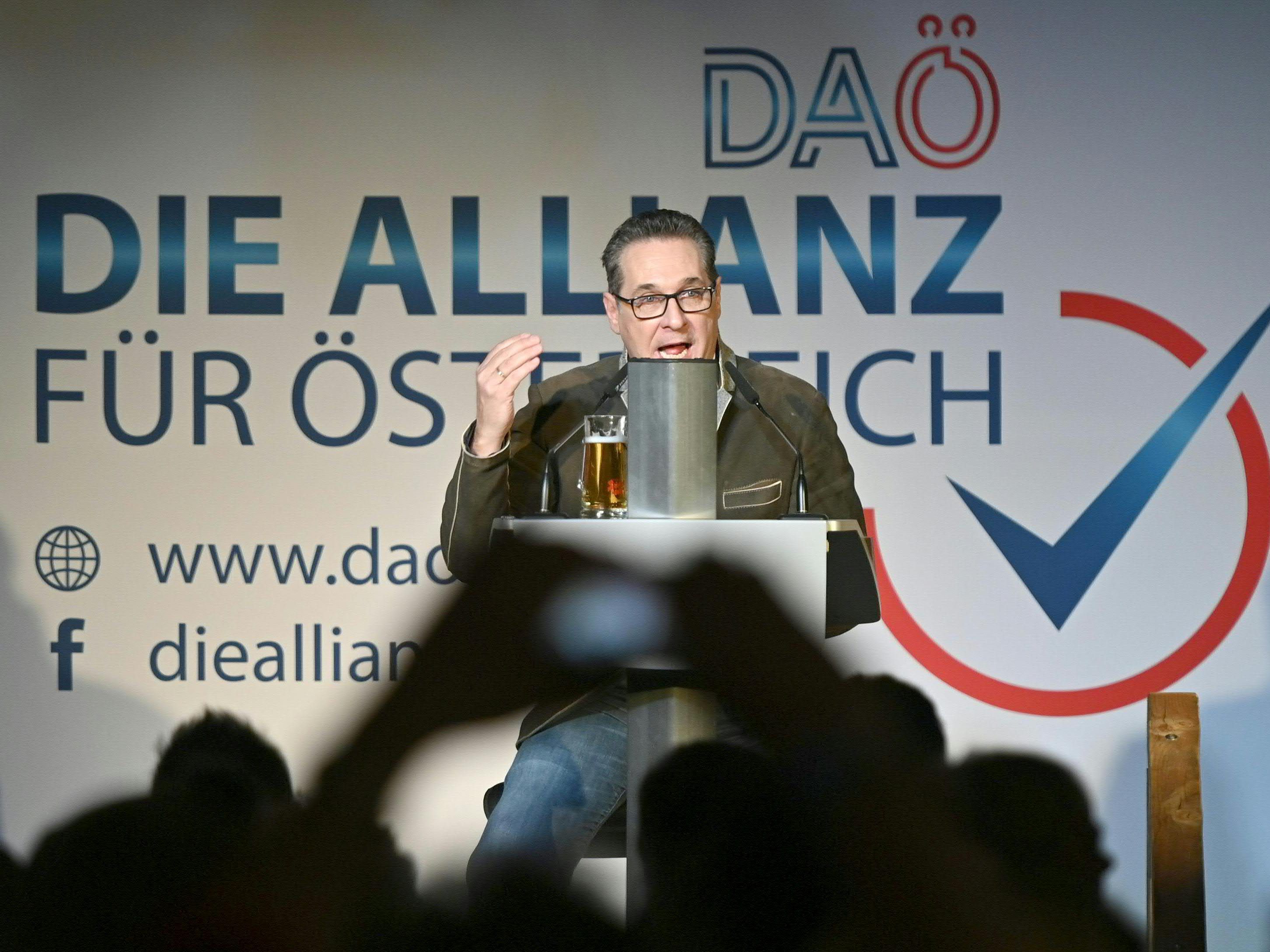 Das Antreten Straches bei der Wien-Wahl mit der DAÖ wurde als Grund für den Wechsel genannt.